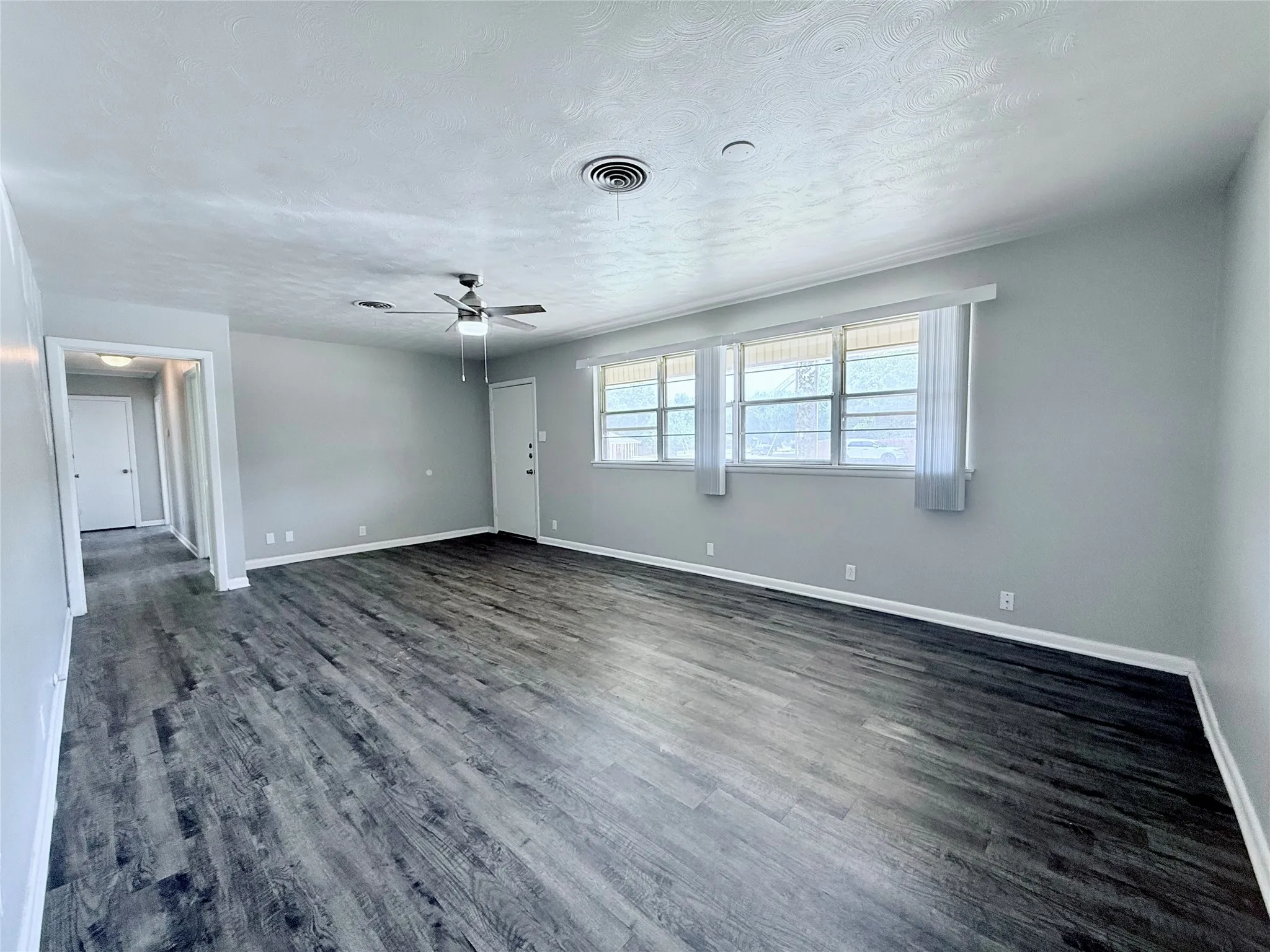 Single Family Residence For Rent in Grayson County , 401 W Lamberth Road, Sherman, Texas 75092, 3 Bedroom, 2 Bathroom, 1 Garage spaces, 1,640 Sqft, built in 1955, mls#21357241, Real Estate Agent in Sherman, Homes For Rent in Grayson county, Homes For Rent in Sherman, Realtor in Sherman Texas, Real Estate Brokerage Independent Realty Texas, Luminita Cordes Realtor