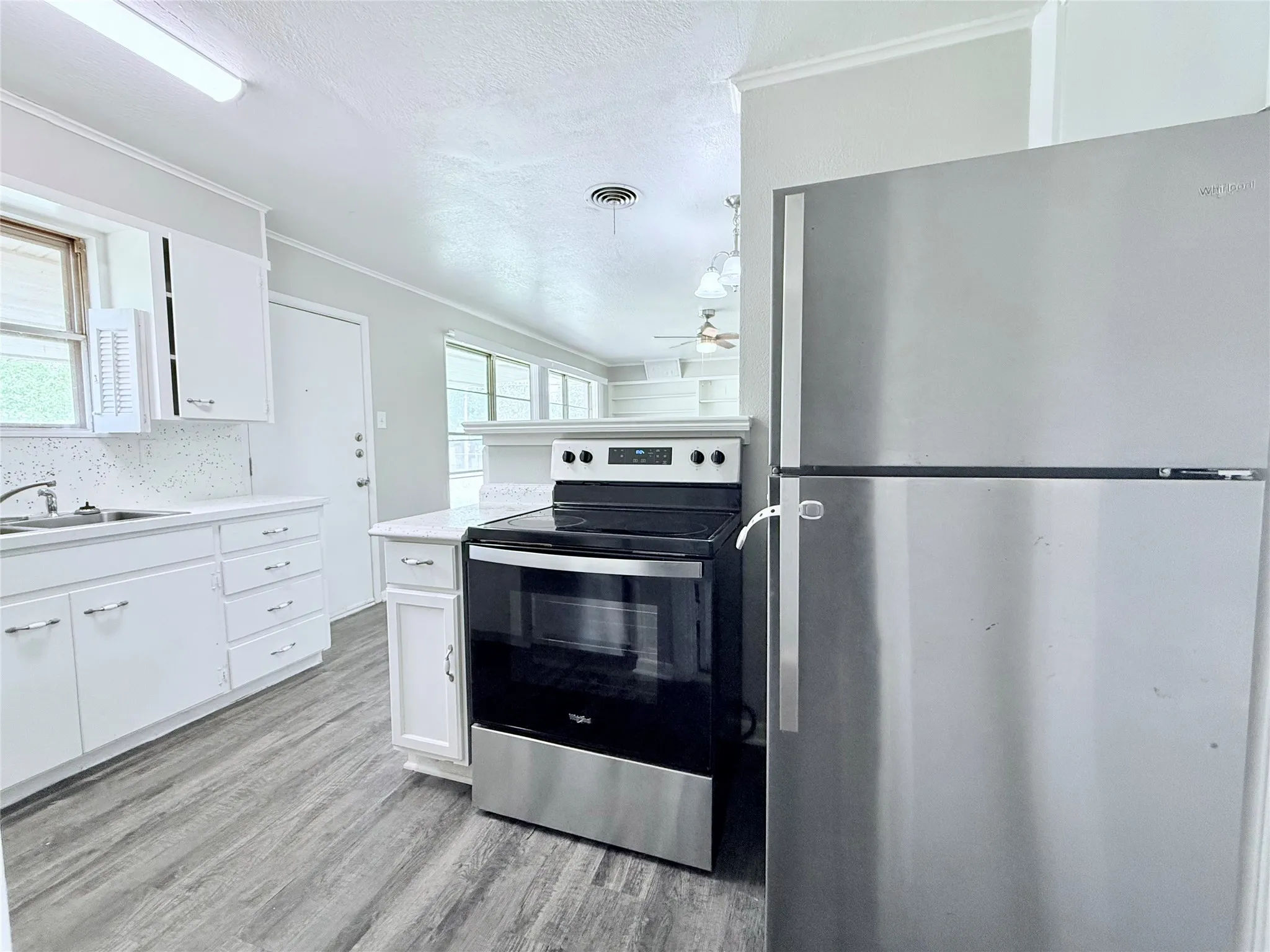 Single Family Residence For Rent in Grayson County , 401 W Lamberth Road, Sherman, Texas 75092, 3 Bedroom, 2 Bathroom, 1 Garage spaces, 1,640 Sqft, built in 1955, mls#21357241, Real Estate Agent in Sherman, Homes For Rent in Grayson county, Homes For Rent in Sherman, Realtor in Sherman Texas, Real Estate Brokerage Independent Realty Texas, Luminita Cordes Realtor