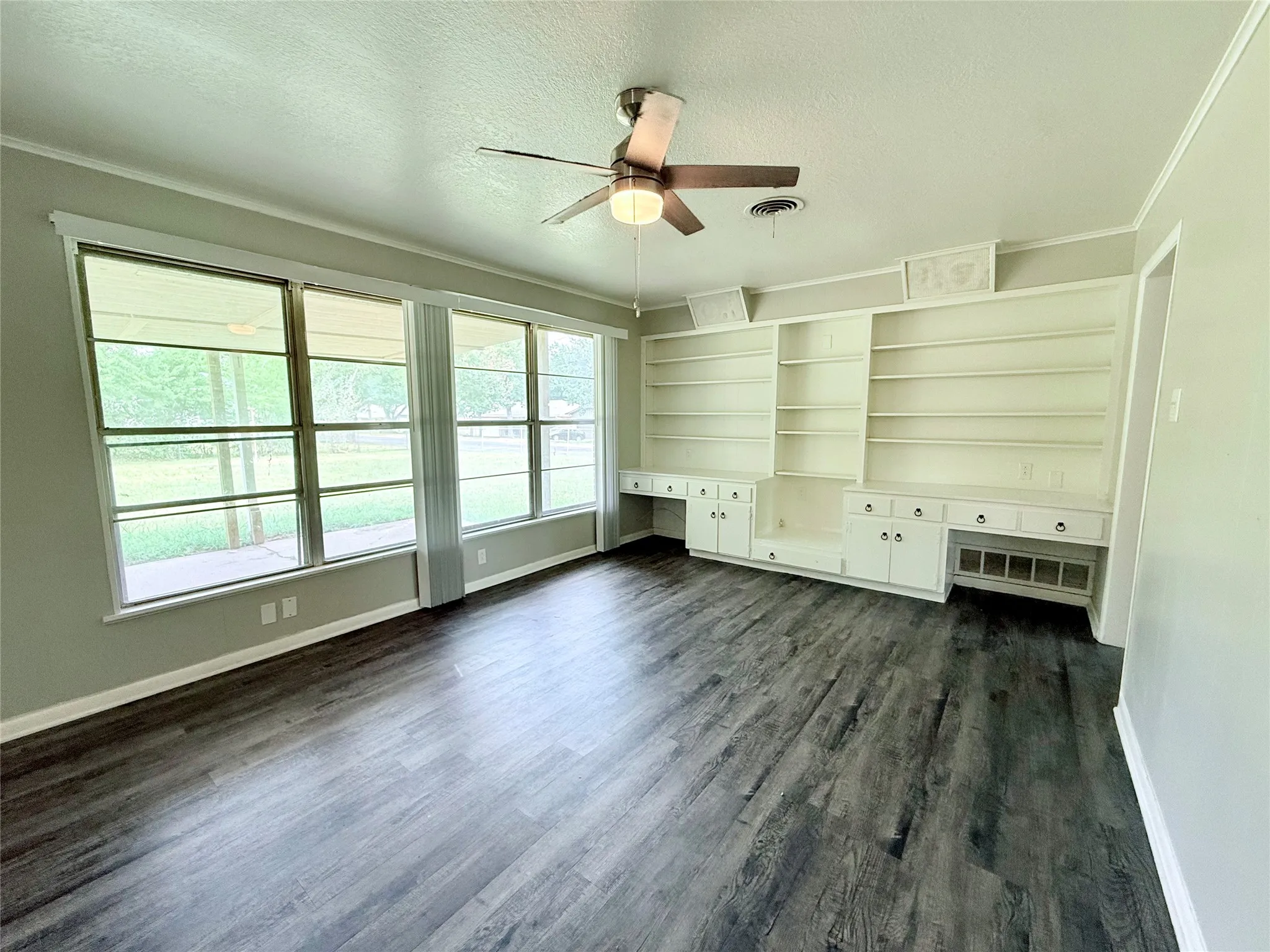 Single Family Residence For Rent in Grayson County , 401 W Lamberth Road, Sherman, Texas 75092, 3 Bedroom, 2 Bathroom, 1 Garage spaces, 1,640 Sqft, built in 1955, mls#21357241, Real Estate Agent in Sherman, Homes For Rent in Grayson county, Homes For Rent in Sherman, Realtor in Sherman Texas, Real Estate Brokerage Independent Realty Texas, Luminita Cordes Realtor