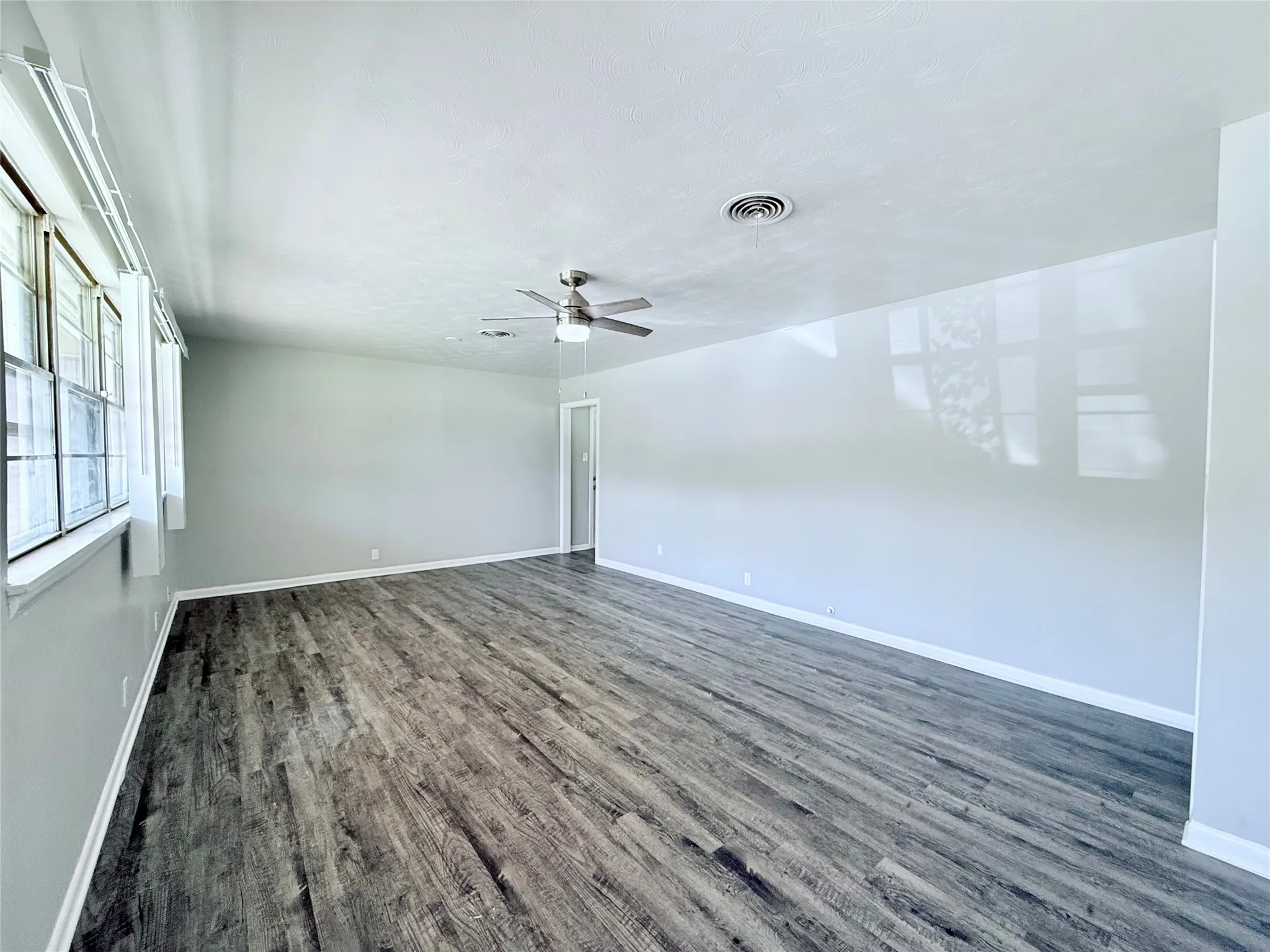 Single Family Residence For Rent in Grayson County , 401 W Lamberth Road, Sherman, Texas 75092, 3 Bedroom, 2 Bathroom, 1 Garage spaces, 1,640 Sqft, built in 1955, mls#21357241, Real Estate Agent in Sherman, Homes For Rent in Grayson county, Homes For Rent in Sherman, Realtor in Sherman Texas, Real Estate Brokerage Independent Realty Texas, Luminita Cordes Realtor