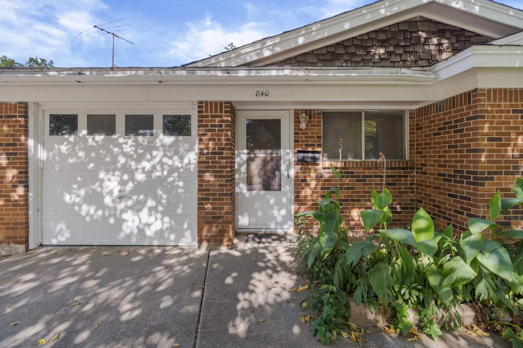 Single Family Residence For Sale in Tarrant County , 840 Comal Avenue, White Settlement, Texas 76108, 3 Bedroom, 2 Bathroom, 1 Garage spaces, 1,459 Sqft, built in 1963, mls#21354997, Real Estate Agent in White Settlement, Homes For Sale in Tarrant county, Homes For Sale in White Settlement, Realtor in White Settlement Texas, Real Estate Brokerage Independent Realty Texas, Luminita Cordes Realtor