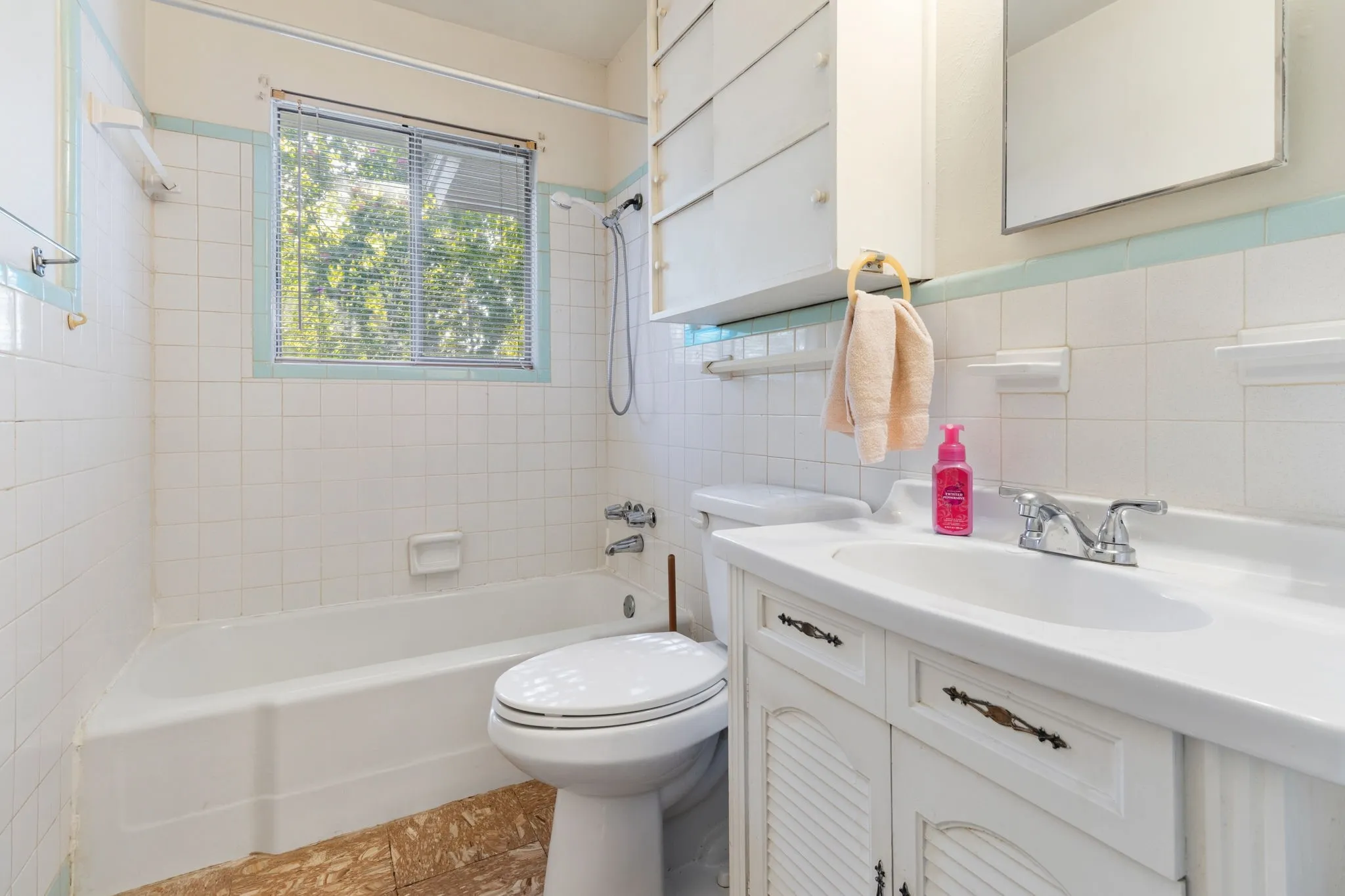 Single Family Residence For Sale in Tarrant County , 840 Comal Avenue, White Settlement, Texas 76108, 3 Bedroom, 2 Bathroom, 1 Garage spaces, 1,459 Sqft, built in 1963, mls#21354997, Real Estate Agent in White Settlement, Homes For Sale in Tarrant county, Homes For Sale in White Settlement, Realtor in White Settlement Texas, Real Estate Brokerage Independent Realty Texas, Luminita Cordes Realtor
