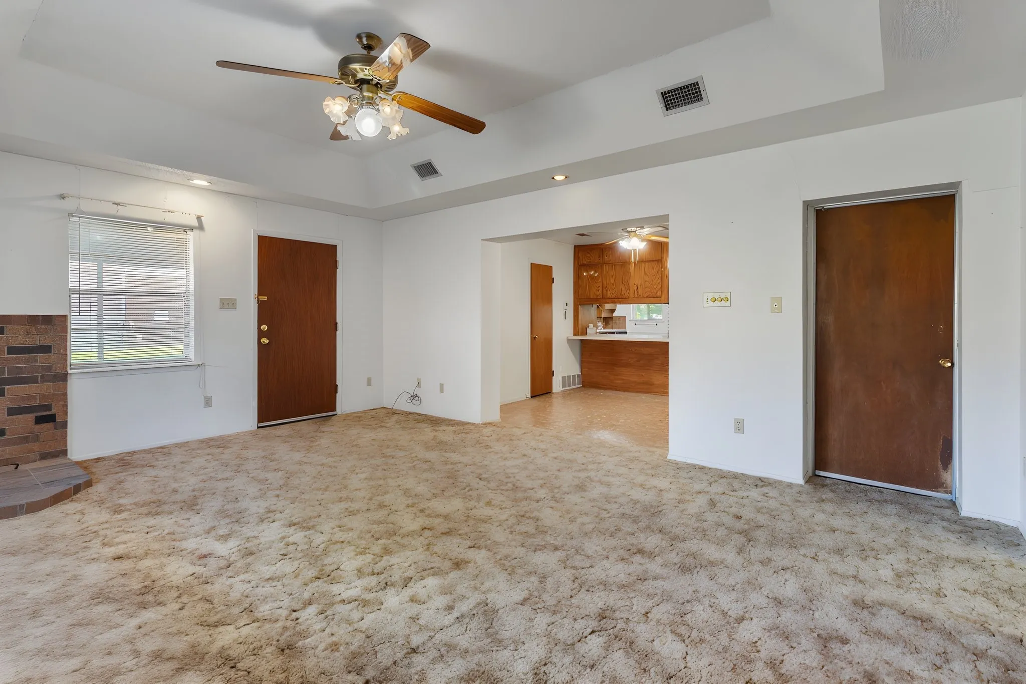 Single Family Residence For Sale in Tarrant County , 840 Comal Avenue, White Settlement, Texas 76108, 3 Bedroom, 2 Bathroom, 1 Garage spaces, 1,459 Sqft, built in 1963, mls#21354997, Real Estate Agent in White Settlement, Homes For Sale in Tarrant county, Homes For Sale in White Settlement, Realtor in White Settlement Texas, Real Estate Brokerage Independent Realty Texas, Luminita Cordes Realtor