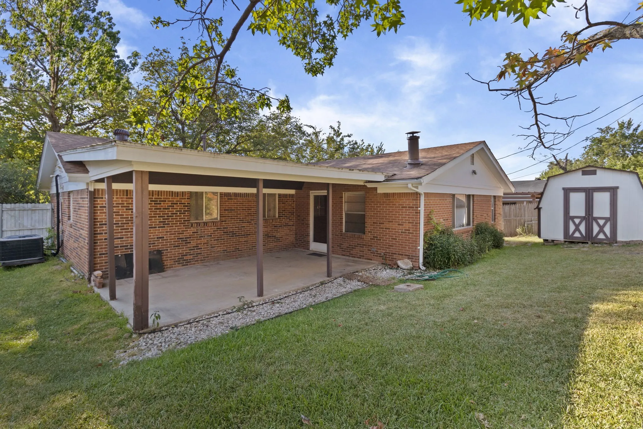 Single Family Residence For Sale in Tarrant County , 840 Comal Avenue, White Settlement, Texas 76108, 3 Bedroom, 2 Bathroom, 1 Garage spaces, 1,459 Sqft, built in 1963, mls#21354997, Real Estate Agent in White Settlement, Homes For Sale in Tarrant county, Homes For Sale in White Settlement, Realtor in White Settlement Texas, Real Estate Brokerage Independent Realty Texas, Luminita Cordes Realtor