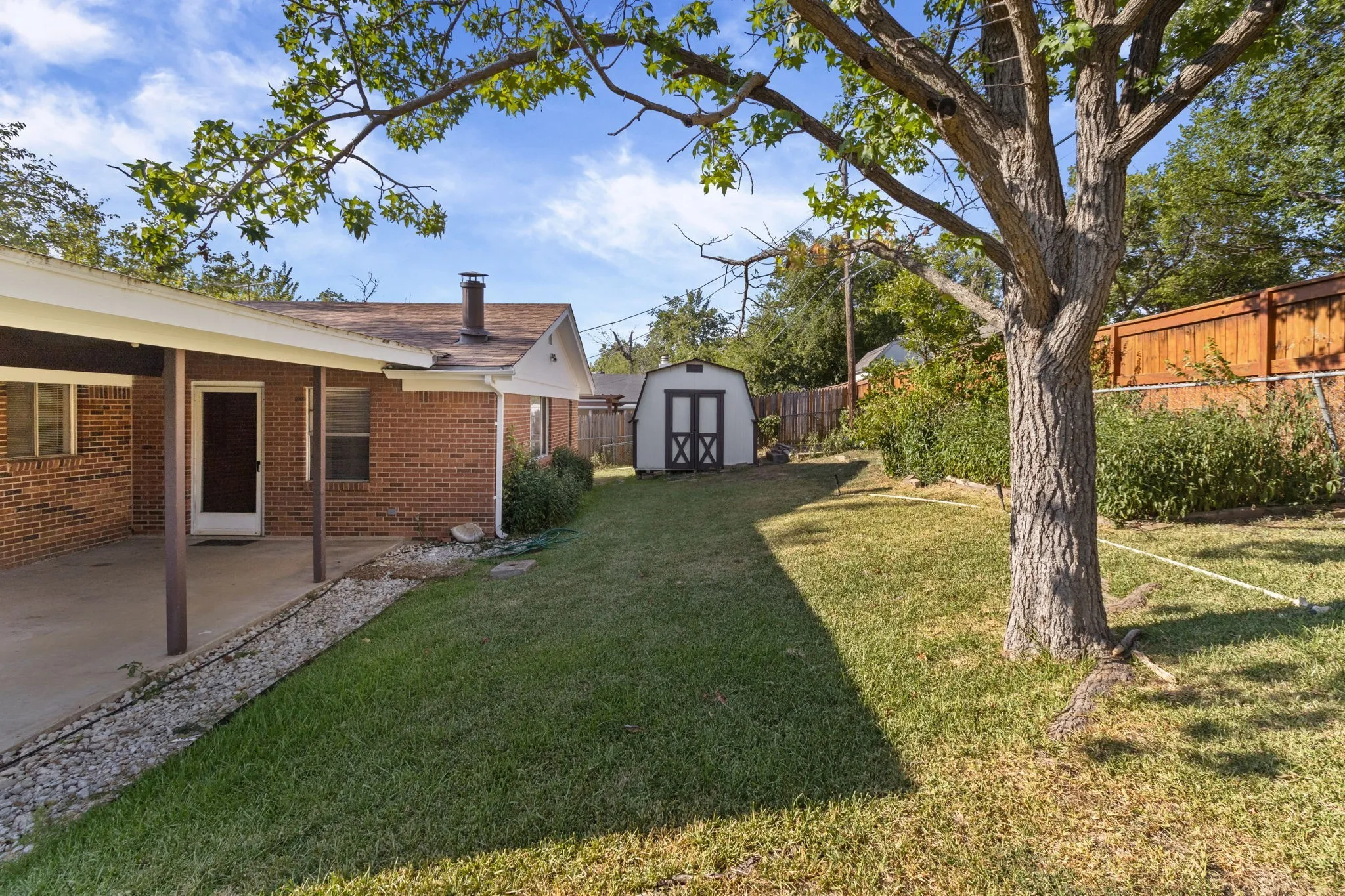 Single Family Residence For Sale in Tarrant County , 840 Comal Avenue, White Settlement, Texas 76108, 3 Bedroom, 2 Bathroom, 1 Garage spaces, 1,459 Sqft, built in 1963, mls#21354997, Real Estate Agent in White Settlement, Homes For Sale in Tarrant county, Homes For Sale in White Settlement, Realtor in White Settlement Texas, Real Estate Brokerage Independent Realty Texas, Luminita Cordes Realtor