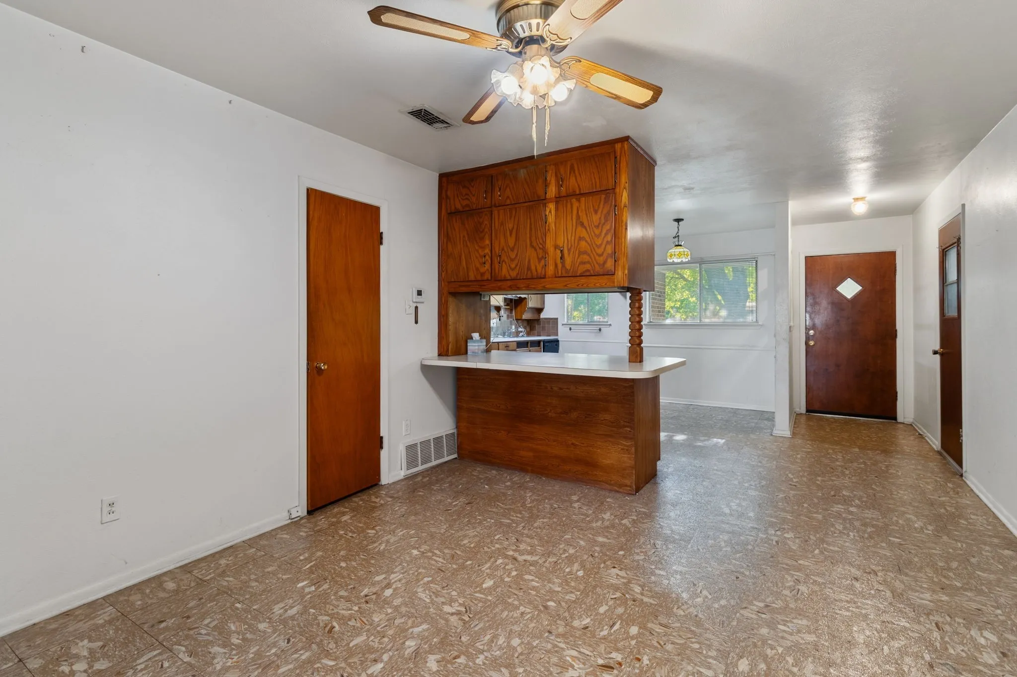 Single Family Residence For Sale in Tarrant County , 840 Comal Avenue, White Settlement, Texas 76108, 3 Bedroom, 2 Bathroom, 1 Garage spaces, 1,459 Sqft, built in 1963, mls#21354997, Real Estate Agent in White Settlement, Homes For Sale in Tarrant county, Homes For Sale in White Settlement, Realtor in White Settlement Texas, Real Estate Brokerage Independent Realty Texas, Luminita Cordes Realtor