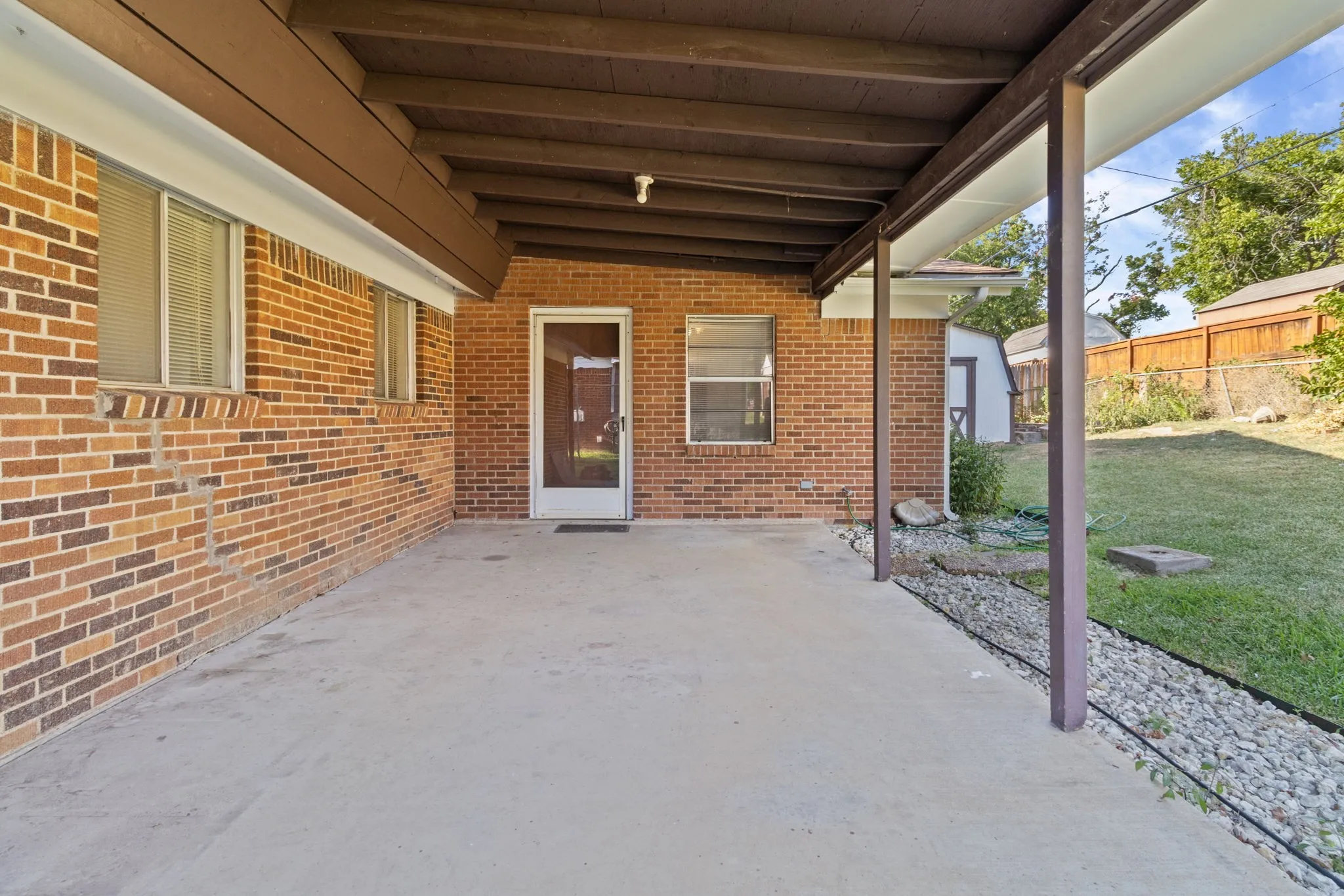 Single Family Residence For Sale in Tarrant County , 840 Comal Avenue, White Settlement, Texas 76108, 3 Bedroom, 2 Bathroom, 1 Garage spaces, 1,459 Sqft, built in 1963, mls#21354997, Real Estate Agent in White Settlement, Homes For Sale in Tarrant county, Homes For Sale in White Settlement, Realtor in White Settlement Texas, Real Estate Brokerage Independent Realty Texas, Luminita Cordes Realtor