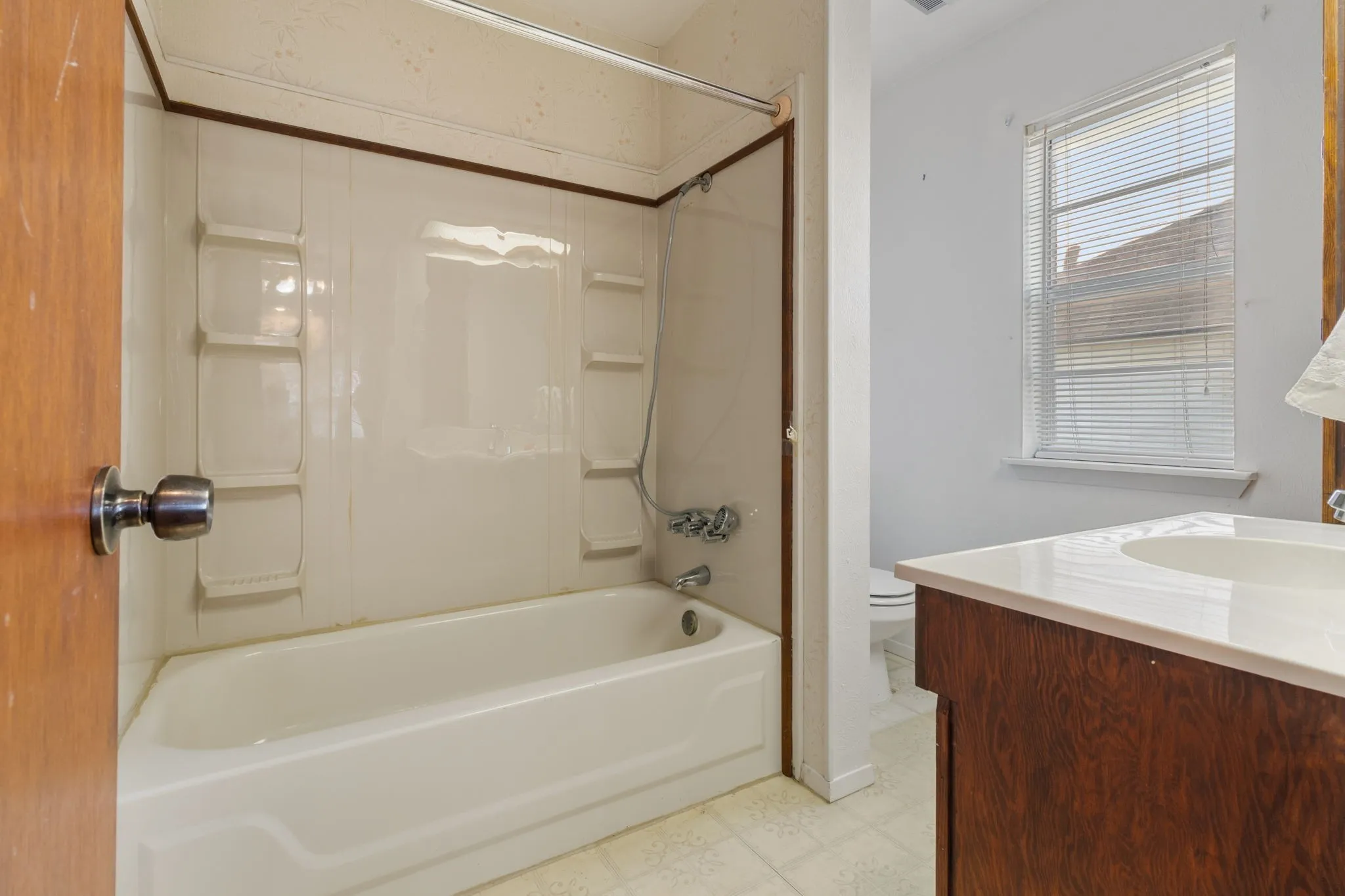 Single Family Residence For Sale in Tarrant County , 840 Comal Avenue, White Settlement, Texas 76108, 3 Bedroom, 2 Bathroom, 1 Garage spaces, 1,459 Sqft, built in 1963, mls#21354997, Real Estate Agent in White Settlement, Homes For Sale in Tarrant county, Homes For Sale in White Settlement, Realtor in White Settlement Texas, Real Estate Brokerage Independent Realty Texas, Luminita Cordes Realtor