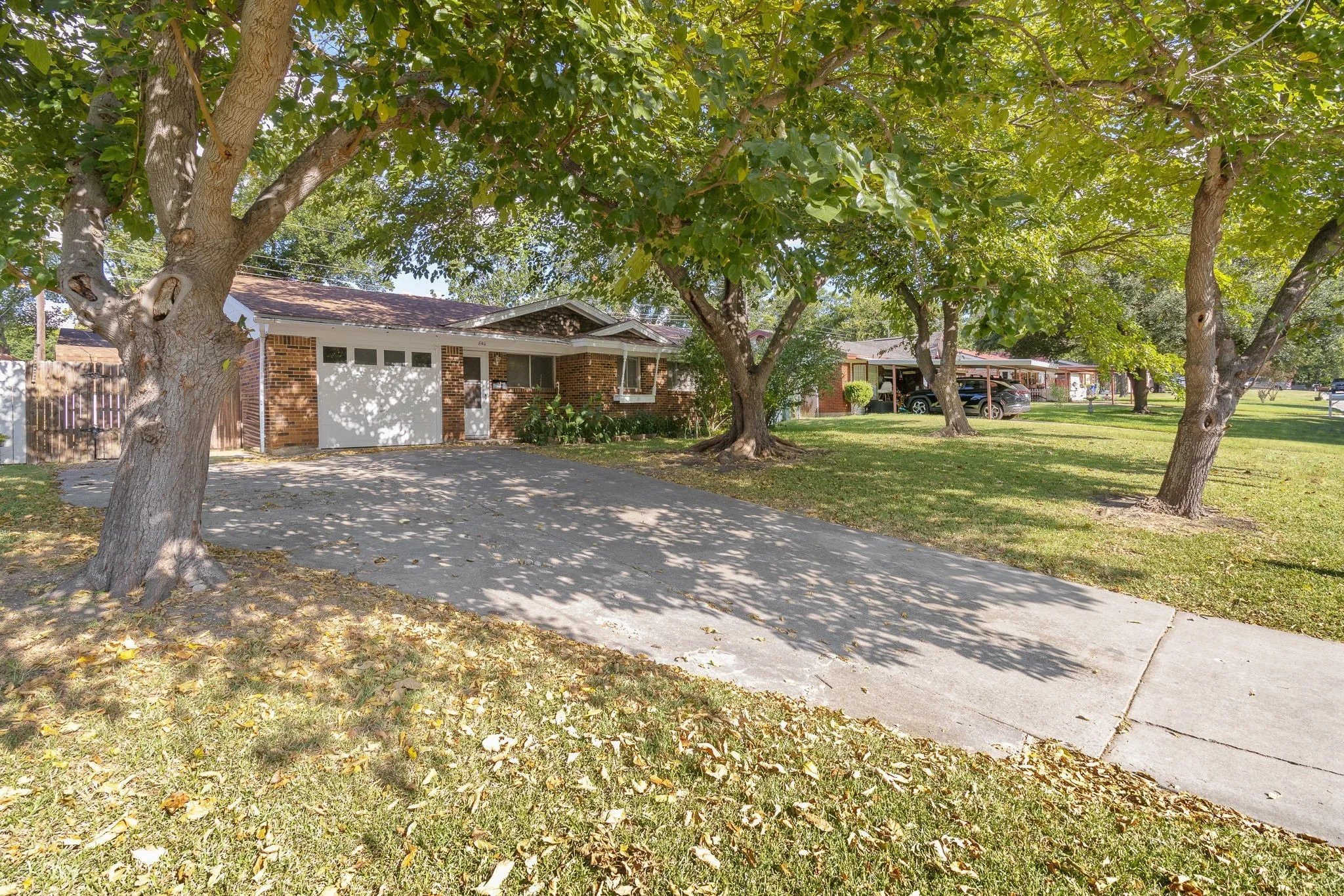 Single Family Residence For Sale in Tarrant County , 840 Comal Avenue, White Settlement, Texas 76108, 3 Bedroom, 2 Bathroom, 1 Garage spaces, 1,459 Sqft, built in 1963, mls#21354997, Real Estate Agent in White Settlement, Homes For Sale in Tarrant county, Homes For Sale in White Settlement, Realtor in White Settlement Texas, Real Estate Brokerage Independent Realty Texas, Luminita Cordes Realtor