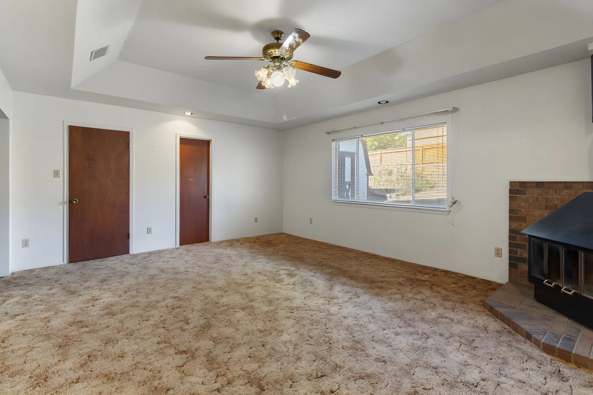 Single Family Residence For Sale in Tarrant County , 840 Comal Avenue, White Settlement, Texas 76108, 3 Bedroom, 2 Bathroom, 1 Garage spaces, 1,459 Sqft, built in 1963, mls#21354997, Real Estate Agent in White Settlement, Homes For Sale in Tarrant county, Homes For Sale in White Settlement, Realtor in White Settlement Texas, Real Estate Brokerage Independent Realty Texas, Luminita Cordes Realtor