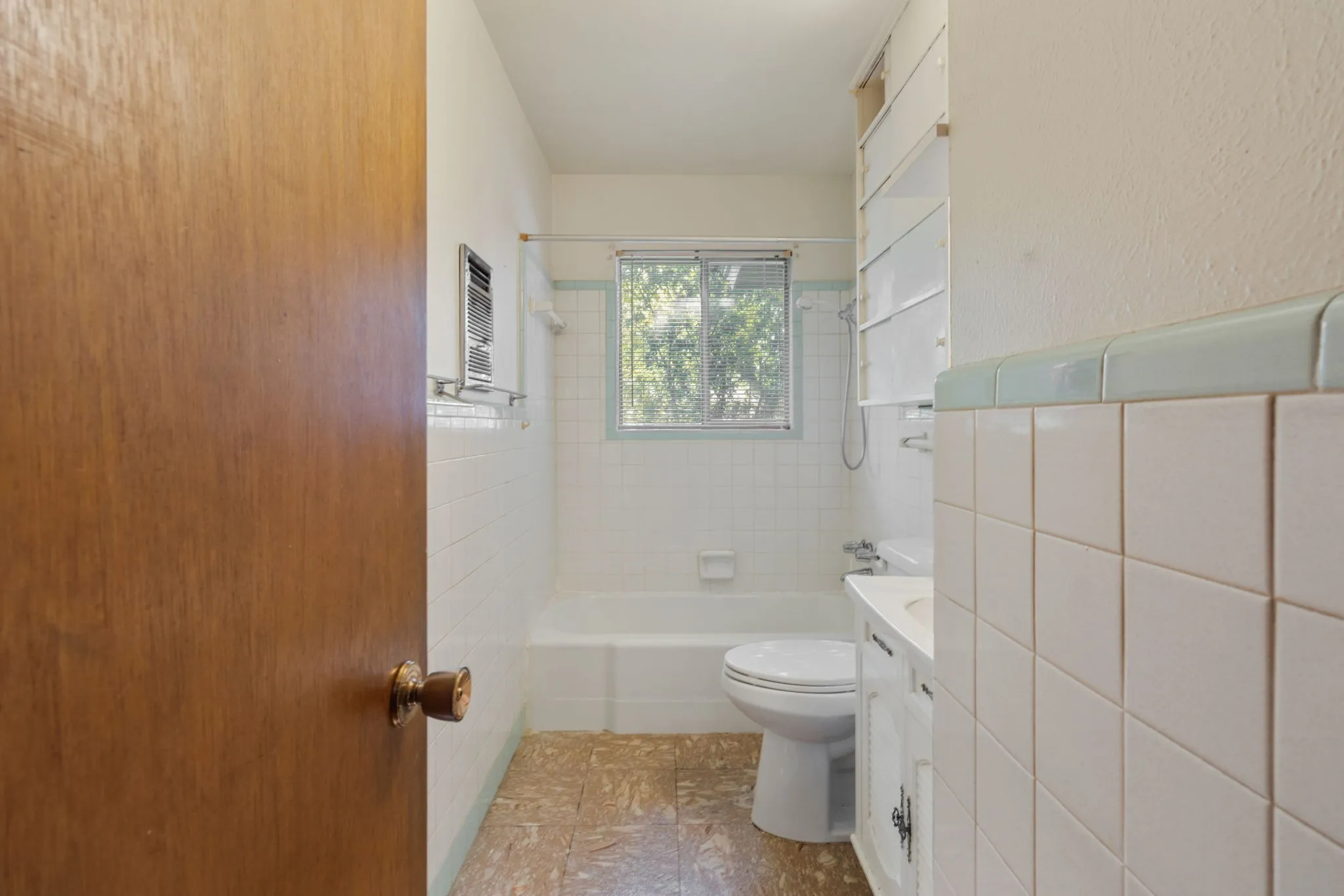 Single Family Residence For Sale in Tarrant County , 840 Comal Avenue, White Settlement, Texas 76108, 3 Bedroom, 2 Bathroom, 1 Garage spaces, 1,459 Sqft, built in 1963, mls#21354997, Real Estate Agent in White Settlement, Homes For Sale in Tarrant county, Homes For Sale in White Settlement, Realtor in White Settlement Texas, Real Estate Brokerage Independent Realty Texas, Luminita Cordes Realtor