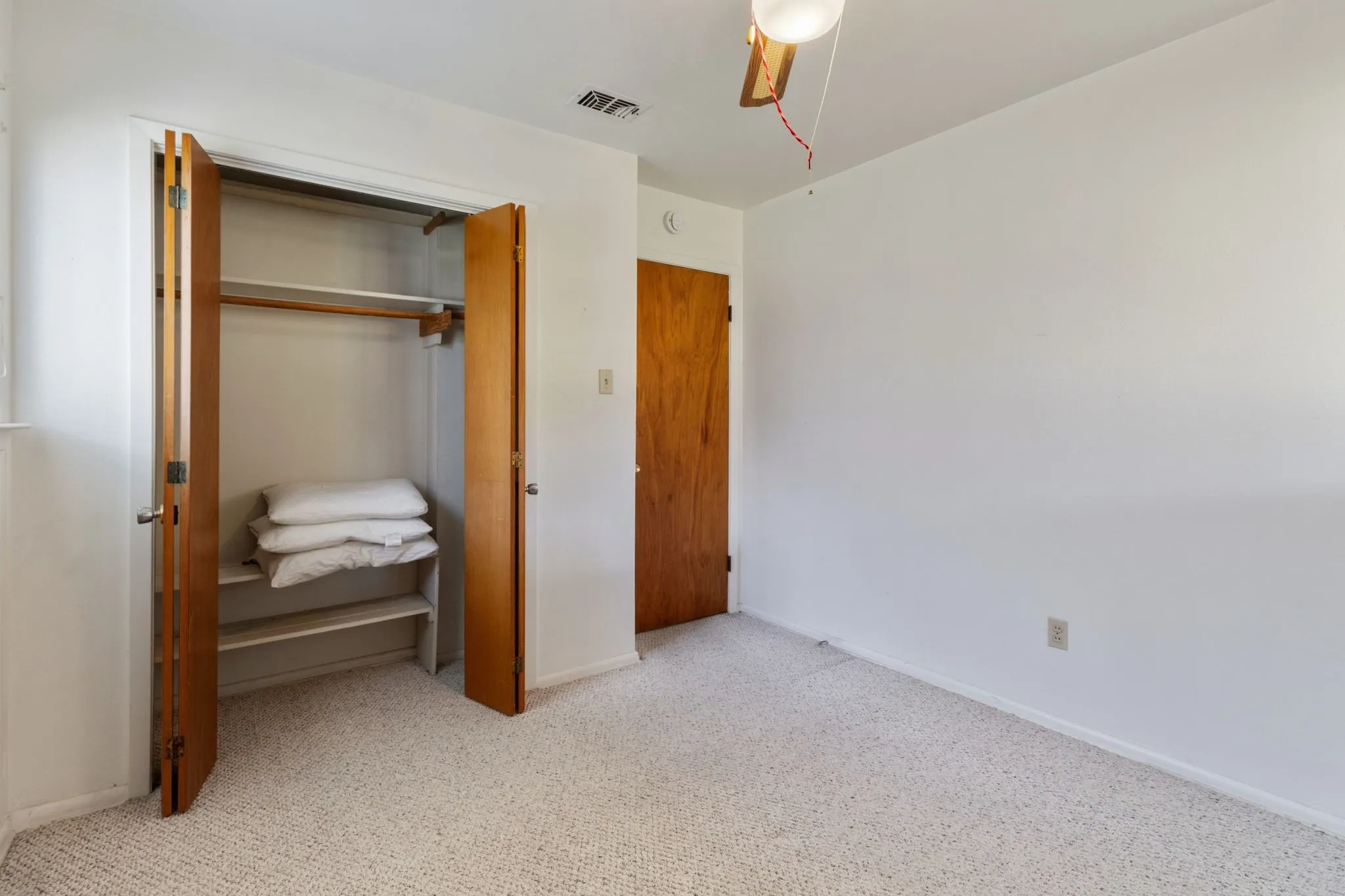 Single Family Residence For Sale in Tarrant County , 840 Comal Avenue, White Settlement, Texas 76108, 3 Bedroom, 2 Bathroom, 1 Garage spaces, 1,459 Sqft, built in 1963, mls#21354997, Real Estate Agent in White Settlement, Homes For Sale in Tarrant county, Homes For Sale in White Settlement, Realtor in White Settlement Texas, Real Estate Brokerage Independent Realty Texas, Luminita Cordes Realtor