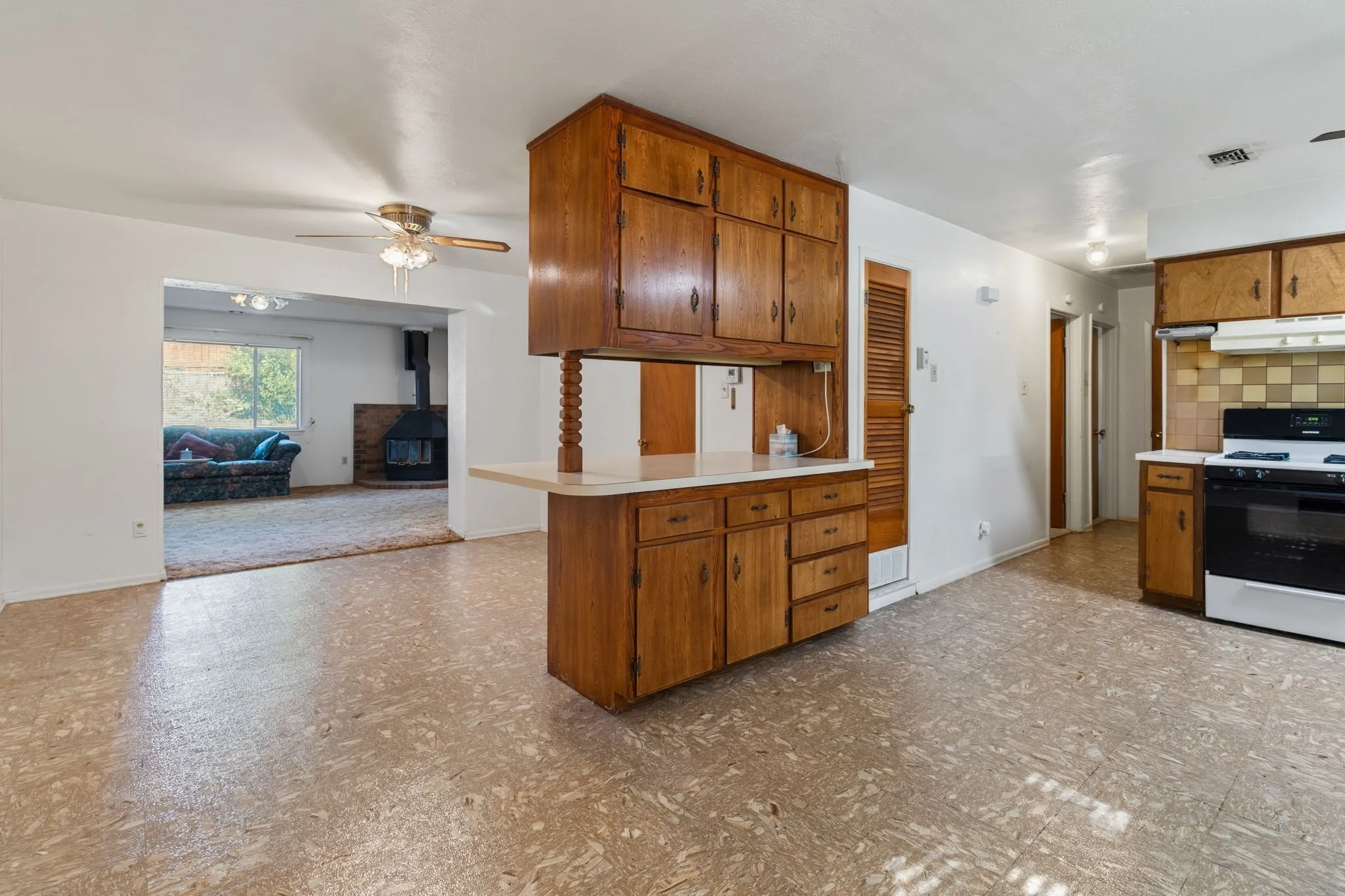 Single Family Residence For Sale in Tarrant County , 840 Comal Avenue, White Settlement, Texas 76108, 3 Bedroom, 2 Bathroom, 1 Garage spaces, 1,459 Sqft, built in 1963, mls#21354997, Real Estate Agent in White Settlement, Homes For Sale in Tarrant county, Homes For Sale in White Settlement, Realtor in White Settlement Texas, Real Estate Brokerage Independent Realty Texas, Luminita Cordes Realtor
