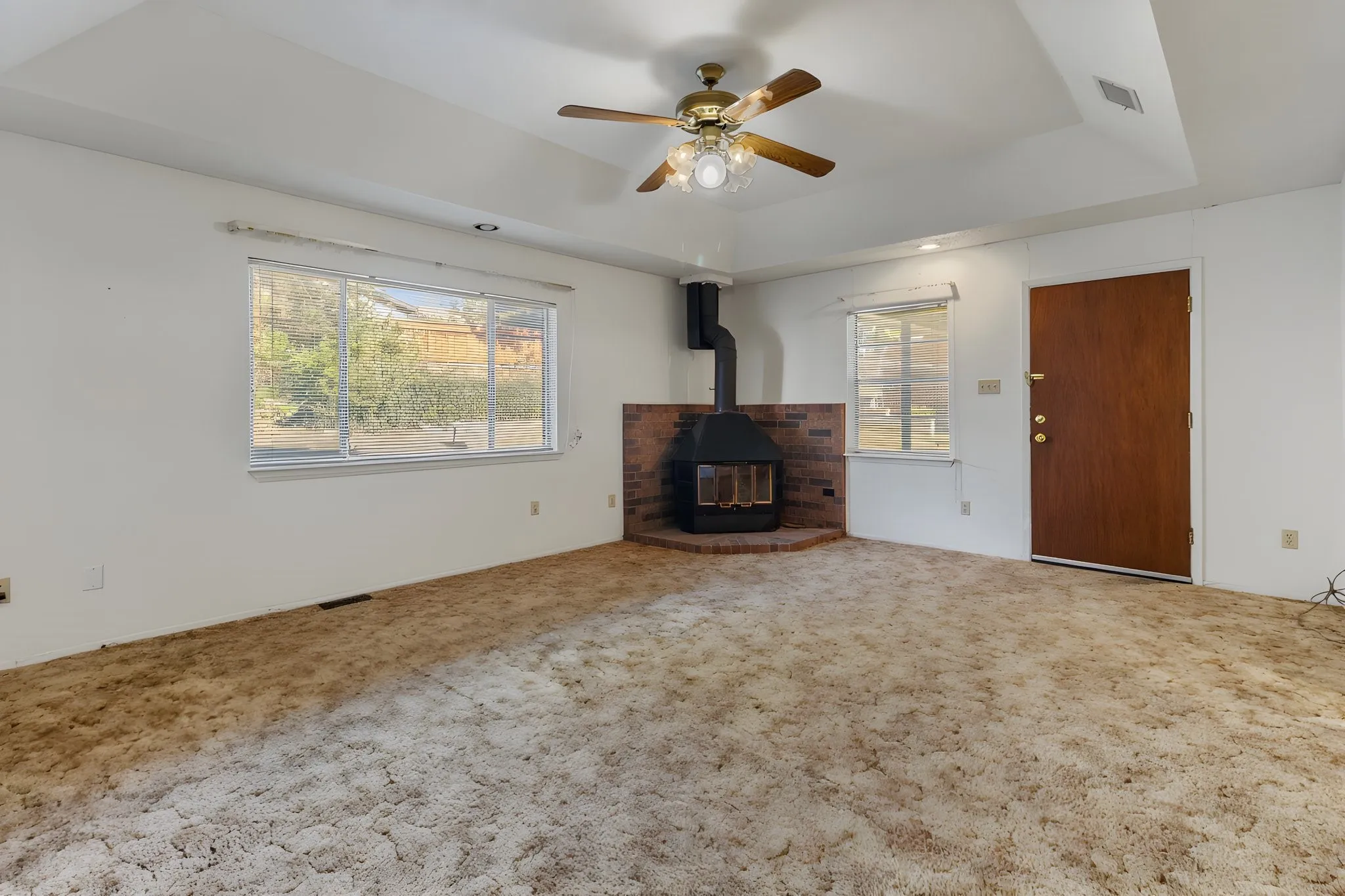 Single Family Residence For Sale in Tarrant County , 840 Comal Avenue, White Settlement, Texas 76108, 3 Bedroom, 2 Bathroom, 1 Garage spaces, 1,459 Sqft, built in 1963, mls#21354997, Real Estate Agent in White Settlement, Homes For Sale in Tarrant county, Homes For Sale in White Settlement, Realtor in White Settlement Texas, Real Estate Brokerage Independent Realty Texas, Luminita Cordes Realtor