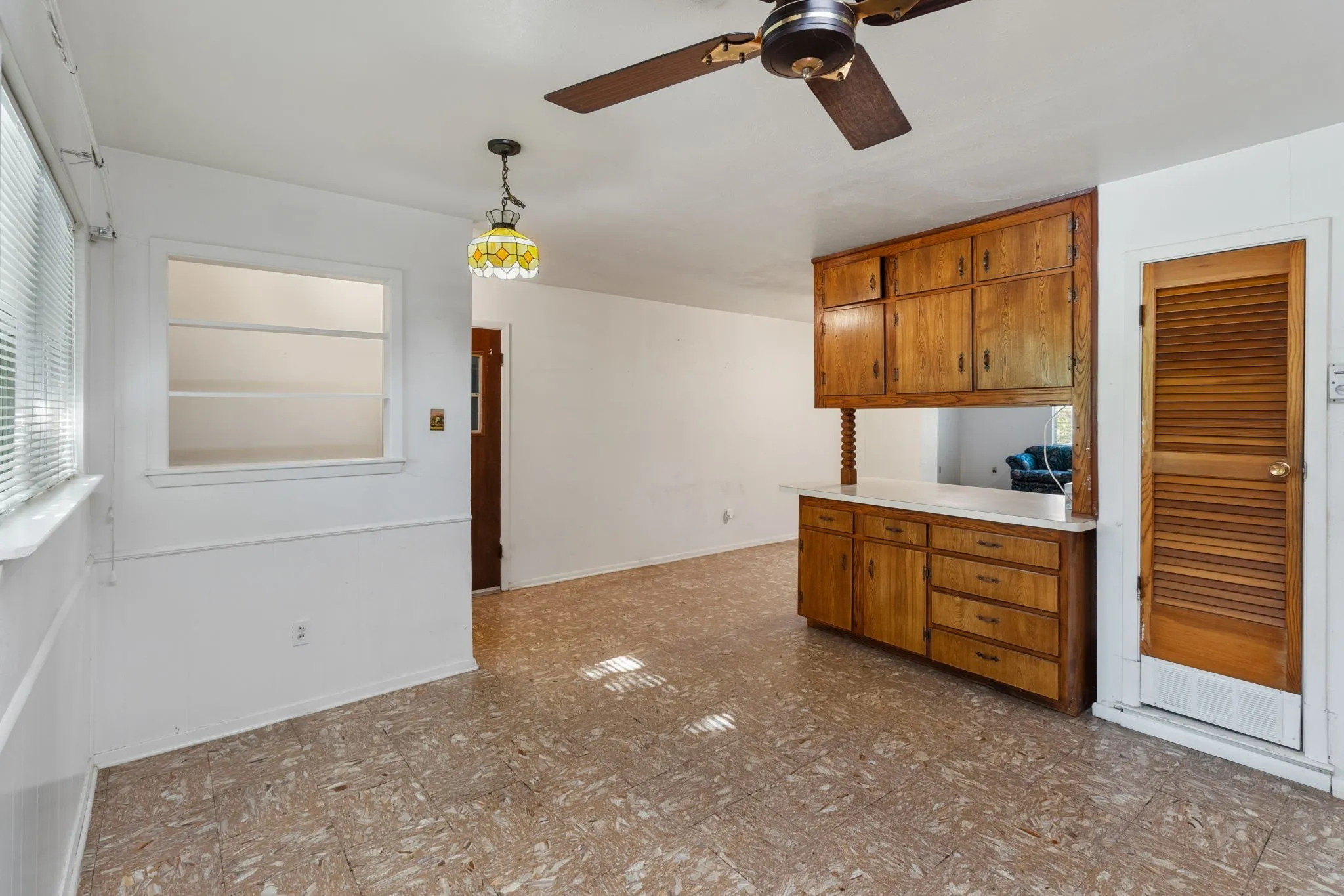 Single Family Residence For Sale in Tarrant County , 840 Comal Avenue, White Settlement, Texas 76108, 3 Bedroom, 2 Bathroom, 1 Garage spaces, 1,459 Sqft, built in 1963, mls#21354997, Real Estate Agent in White Settlement, Homes For Sale in Tarrant county, Homes For Sale in White Settlement, Realtor in White Settlement Texas, Real Estate Brokerage Independent Realty Texas, Luminita Cordes Realtor