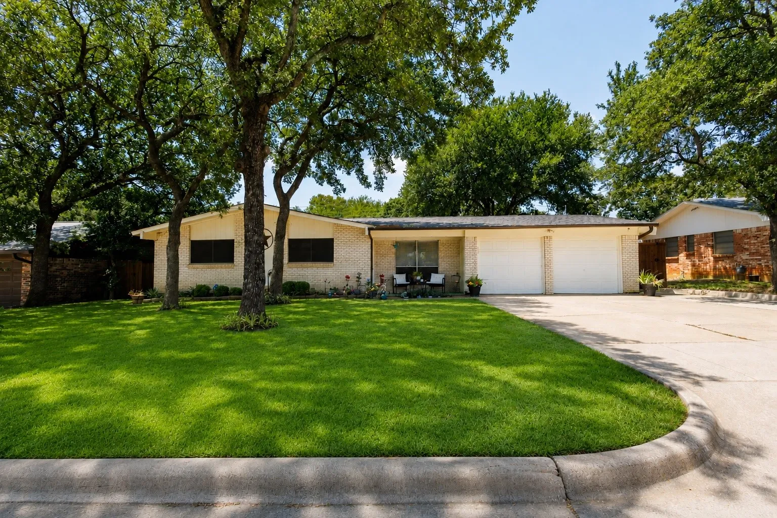 Single Family Residence For Sale in Tarrant County , 64 Somerset Terrace, Bedford, Texas 76022, 3 Bedroom, 2 Bathroom, 2 Garage spaces, 1,363 Sqft, built in 1959, mls#21357117, Real Estate Agent in Bedford, Homes For Sale in Tarrant county, Homes For Sale in Bedford, Realtor in Bedford Texas, Real Estate Brokerage Independent Realty Texas, Luminita Cordes Realtor