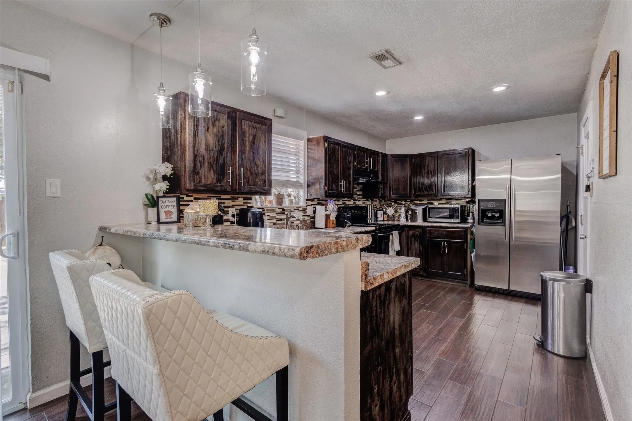Single Family Residence For Sale in Tarrant County , 64 Somerset Terrace, Bedford, Texas 76022, 3 Bedroom, 2 Bathroom, 2 Garage spaces, 1,363 Sqft, built in 1959, mls#21357117, Real Estate Agent in Bedford, Homes For Sale in Tarrant county, Homes For Sale in Bedford, Realtor in Bedford Texas, Real Estate Brokerage Independent Realty Texas, Luminita Cordes Realtor