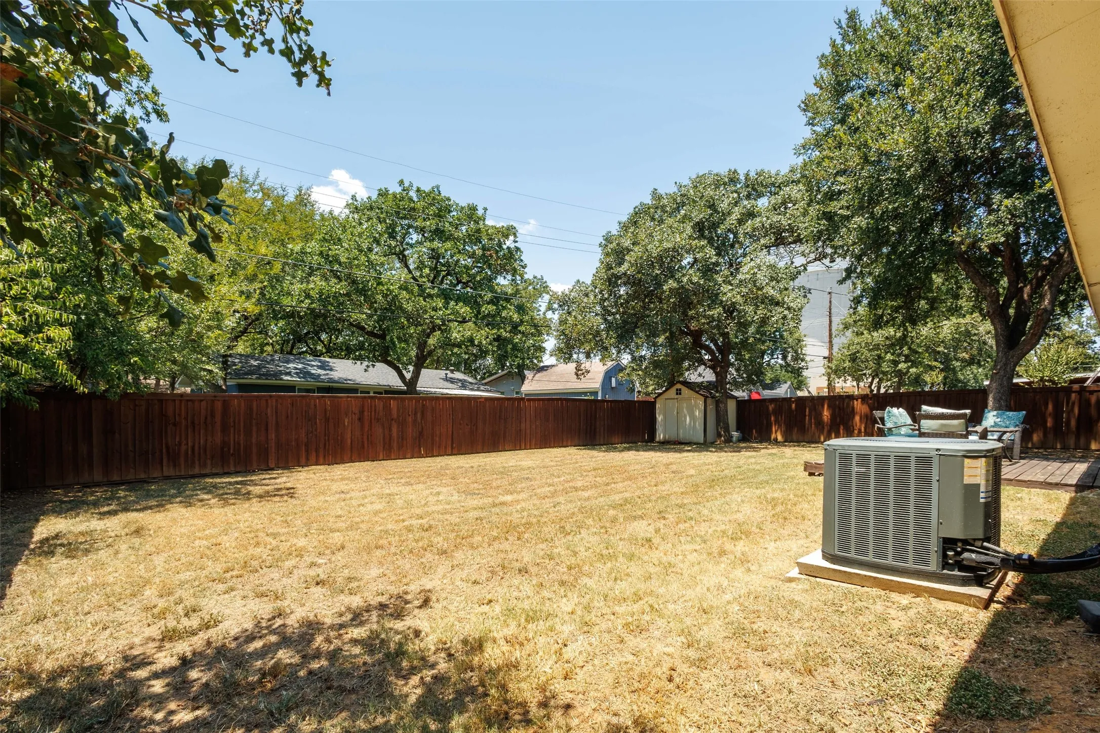 Single Family Residence For Sale in Tarrant County , 64 Somerset Terrace, Bedford, Texas 76022, 3 Bedroom, 2 Bathroom, 2 Garage spaces, 1,363 Sqft, built in 1959, mls#21357117, Real Estate Agent in Bedford, Homes For Sale in Tarrant county, Homes For Sale in Bedford, Realtor in Bedford Texas, Real Estate Brokerage Independent Realty Texas, Luminita Cordes Realtor