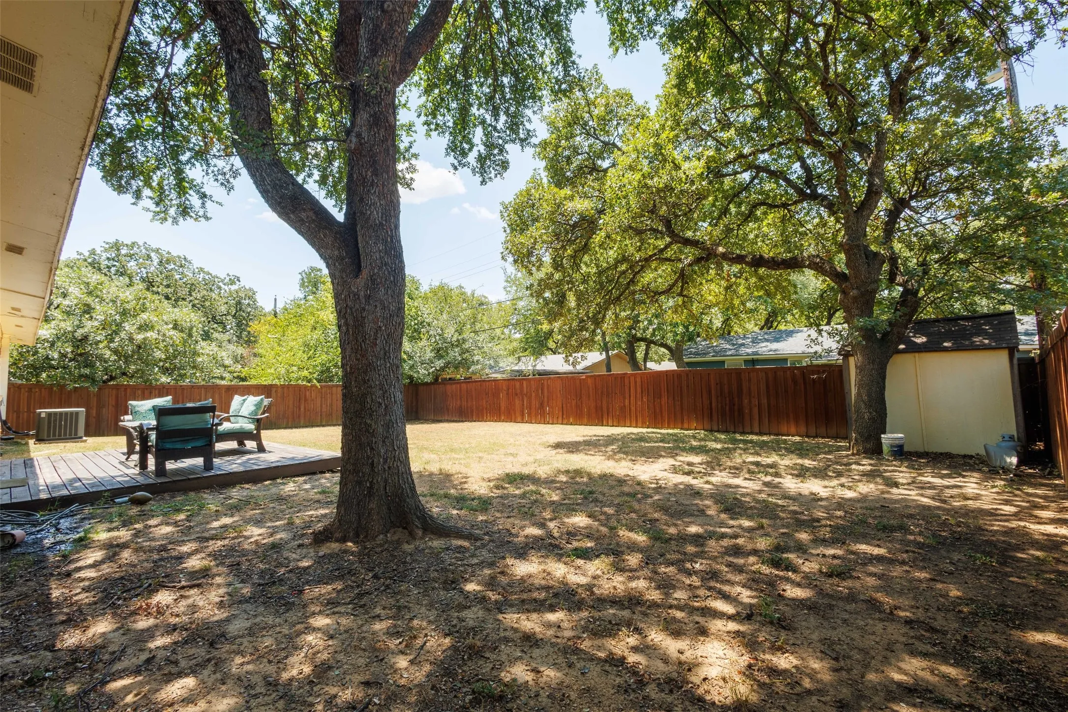 Single Family Residence For Sale in Tarrant County , 64 Somerset Terrace, Bedford, Texas 76022, 3 Bedroom, 2 Bathroom, 2 Garage spaces, 1,363 Sqft, built in 1959, mls#21357117, Real Estate Agent in Bedford, Homes For Sale in Tarrant county, Homes For Sale in Bedford, Realtor in Bedford Texas, Real Estate Brokerage Independent Realty Texas, Luminita Cordes Realtor