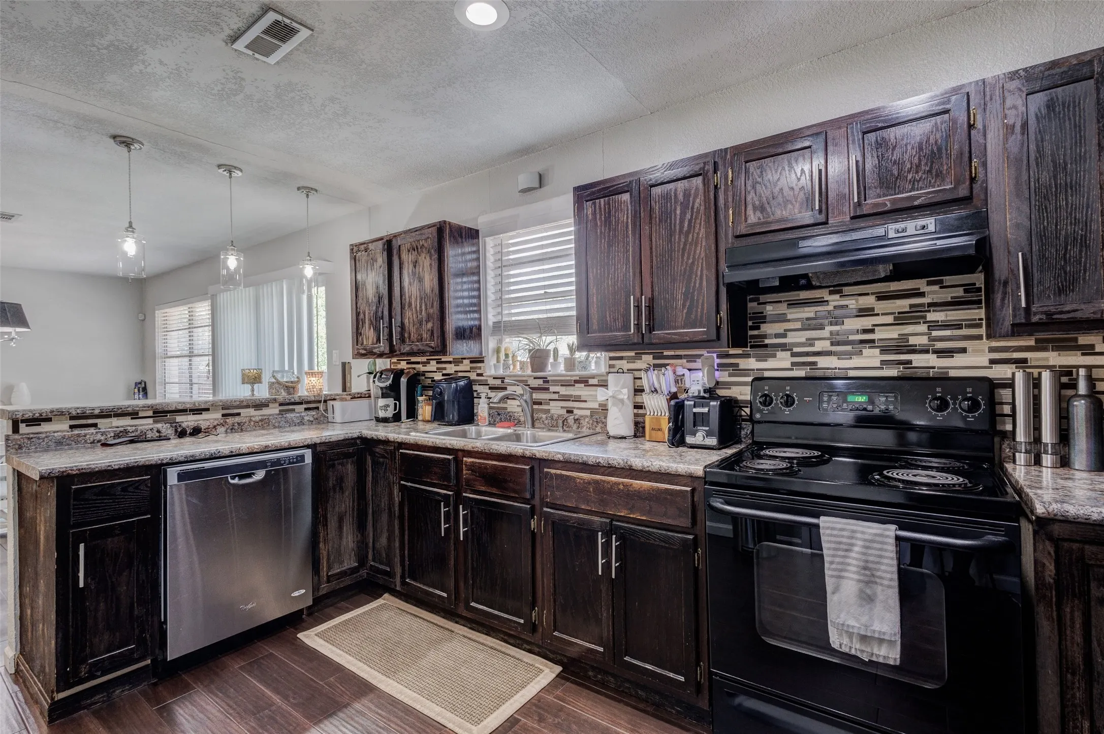 Single Family Residence For Sale in Tarrant County , 64 Somerset Terrace, Bedford, Texas 76022, 3 Bedroom, 2 Bathroom, 2 Garage spaces, 1,363 Sqft, built in 1959, mls#21357117, Real Estate Agent in Bedford, Homes For Sale in Tarrant county, Homes For Sale in Bedford, Realtor in Bedford Texas, Real Estate Brokerage Independent Realty Texas, Luminita Cordes Realtor