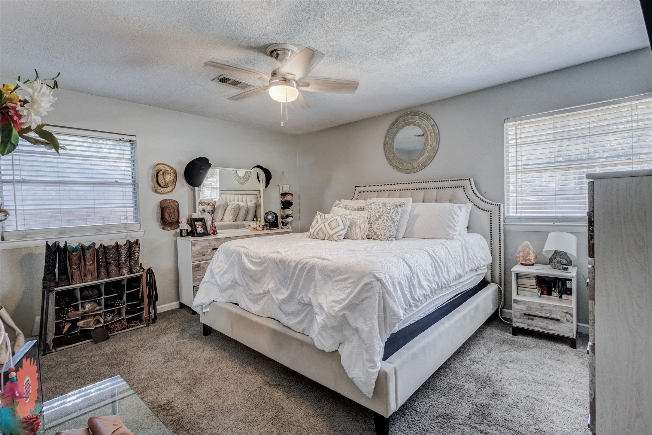 Single Family Residence For Sale in Tarrant County , 64 Somerset Terrace, Bedford, Texas 76022, 3 Bedroom, 2 Bathroom, 2 Garage spaces, 1,363 Sqft, built in 1959, mls#21357117, Real Estate Agent in Bedford, Homes For Sale in Tarrant county, Homes For Sale in Bedford, Realtor in Bedford Texas, Real Estate Brokerage Independent Realty Texas, Luminita Cordes Realtor