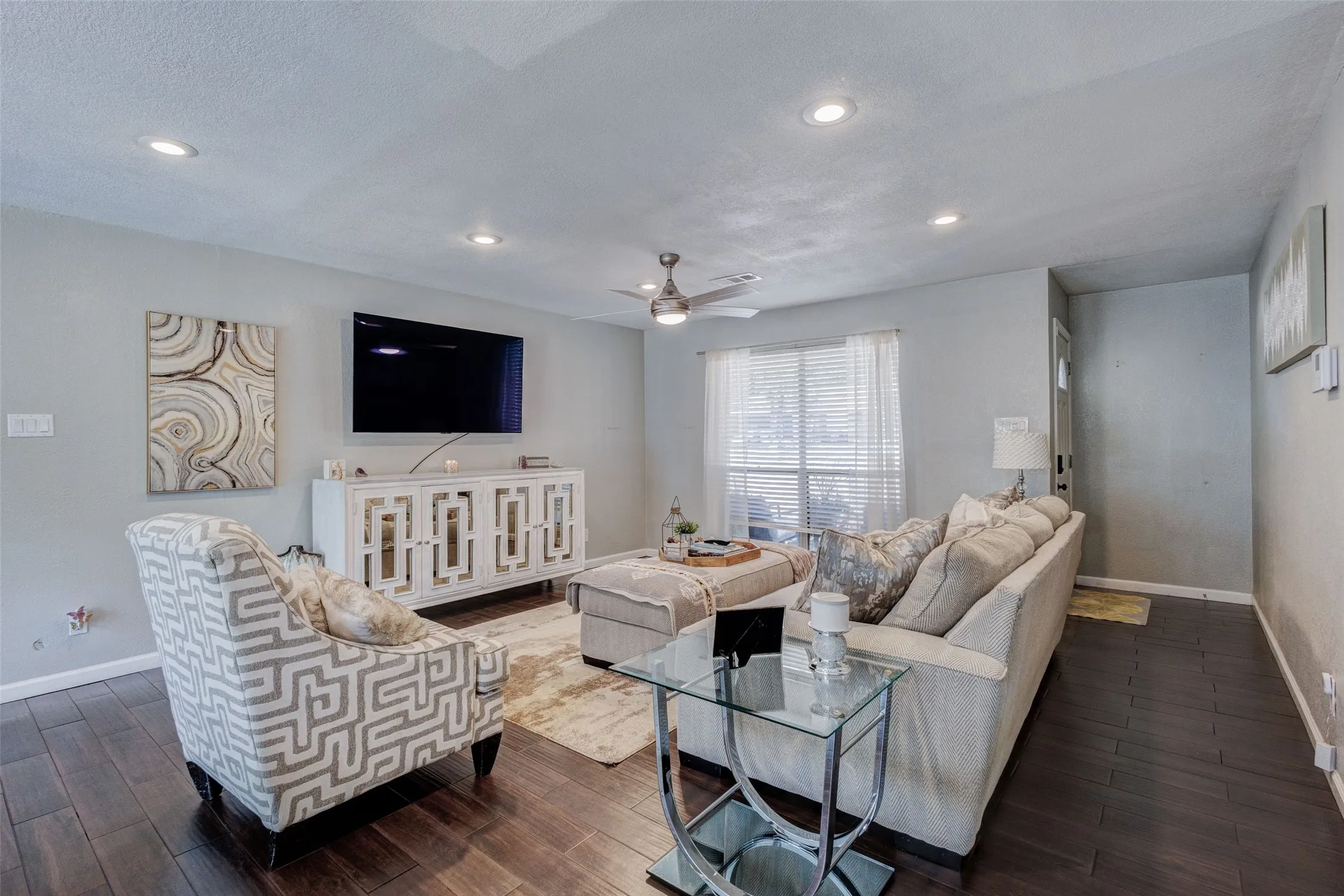 Single Family Residence For Sale in Tarrant County , 64 Somerset Terrace, Bedford, Texas 76022, 3 Bedroom, 2 Bathroom, 2 Garage spaces, 1,363 Sqft, built in 1959, mls#21357117, Real Estate Agent in Bedford, Homes For Sale in Tarrant county, Homes For Sale in Bedford, Realtor in Bedford Texas, Real Estate Brokerage Independent Realty Texas, Luminita Cordes Realtor