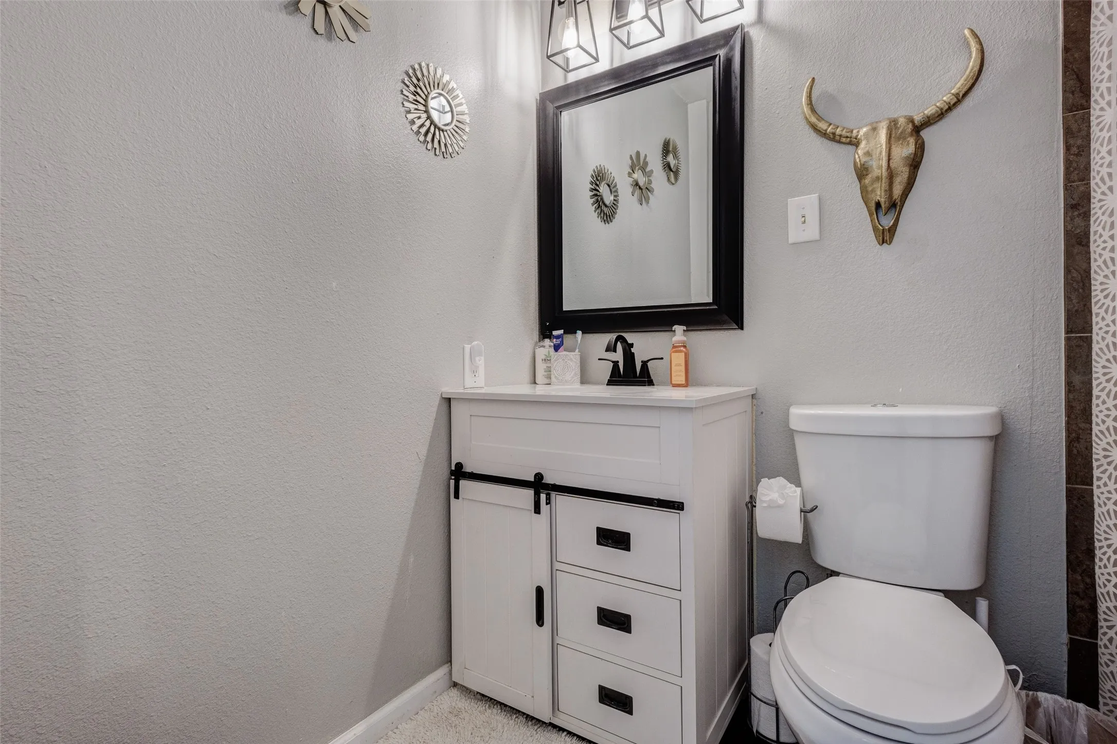 Single Family Residence For Sale in Tarrant County , 64 Somerset Terrace, Bedford, Texas 76022, 3 Bedroom, 2 Bathroom, 2 Garage spaces, 1,363 Sqft, built in 1959, mls#21357117, Real Estate Agent in Bedford, Homes For Sale in Tarrant county, Homes For Sale in Bedford, Realtor in Bedford Texas, Real Estate Brokerage Independent Realty Texas, Luminita Cordes Realtor