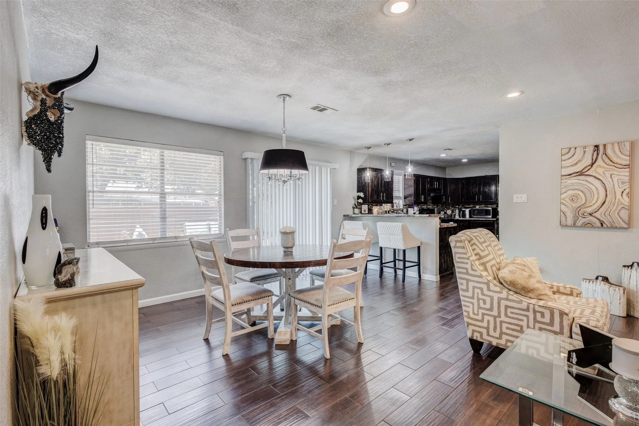 Single Family Residence For Sale in Tarrant County , 64 Somerset Terrace, Bedford, Texas 76022, 3 Bedroom, 2 Bathroom, 2 Garage spaces, 1,363 Sqft, built in 1959, mls#21357117, Real Estate Agent in Bedford, Homes For Sale in Tarrant county, Homes For Sale in Bedford, Realtor in Bedford Texas, Real Estate Brokerage Independent Realty Texas, Luminita Cordes Realtor