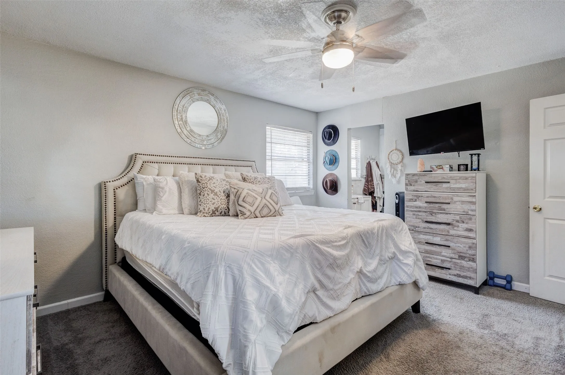 Single Family Residence For Sale in Tarrant County , 64 Somerset Terrace, Bedford, Texas 76022, 3 Bedroom, 2 Bathroom, 2 Garage spaces, 1,363 Sqft, built in 1959, mls#21357117, Real Estate Agent in Bedford, Homes For Sale in Tarrant county, Homes For Sale in Bedford, Realtor in Bedford Texas, Real Estate Brokerage Independent Realty Texas, Luminita Cordes Realtor