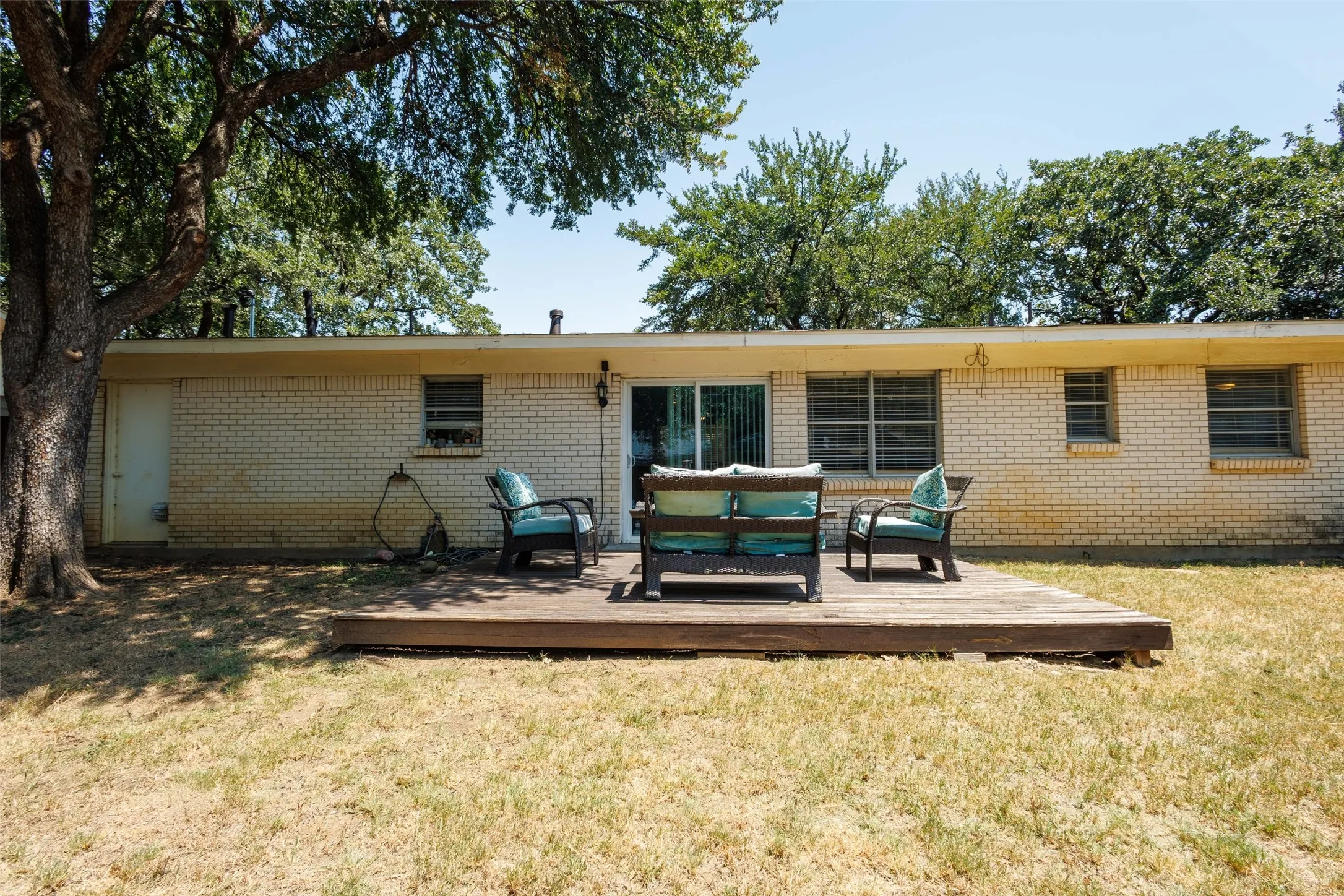 Single Family Residence For Sale in Tarrant County , 64 Somerset Terrace, Bedford, Texas 76022, 3 Bedroom, 2 Bathroom, 2 Garage spaces, 1,363 Sqft, built in 1959, mls#21357117, Real Estate Agent in Bedford, Homes For Sale in Tarrant county, Homes For Sale in Bedford, Realtor in Bedford Texas, Real Estate Brokerage Independent Realty Texas, Luminita Cordes Realtor