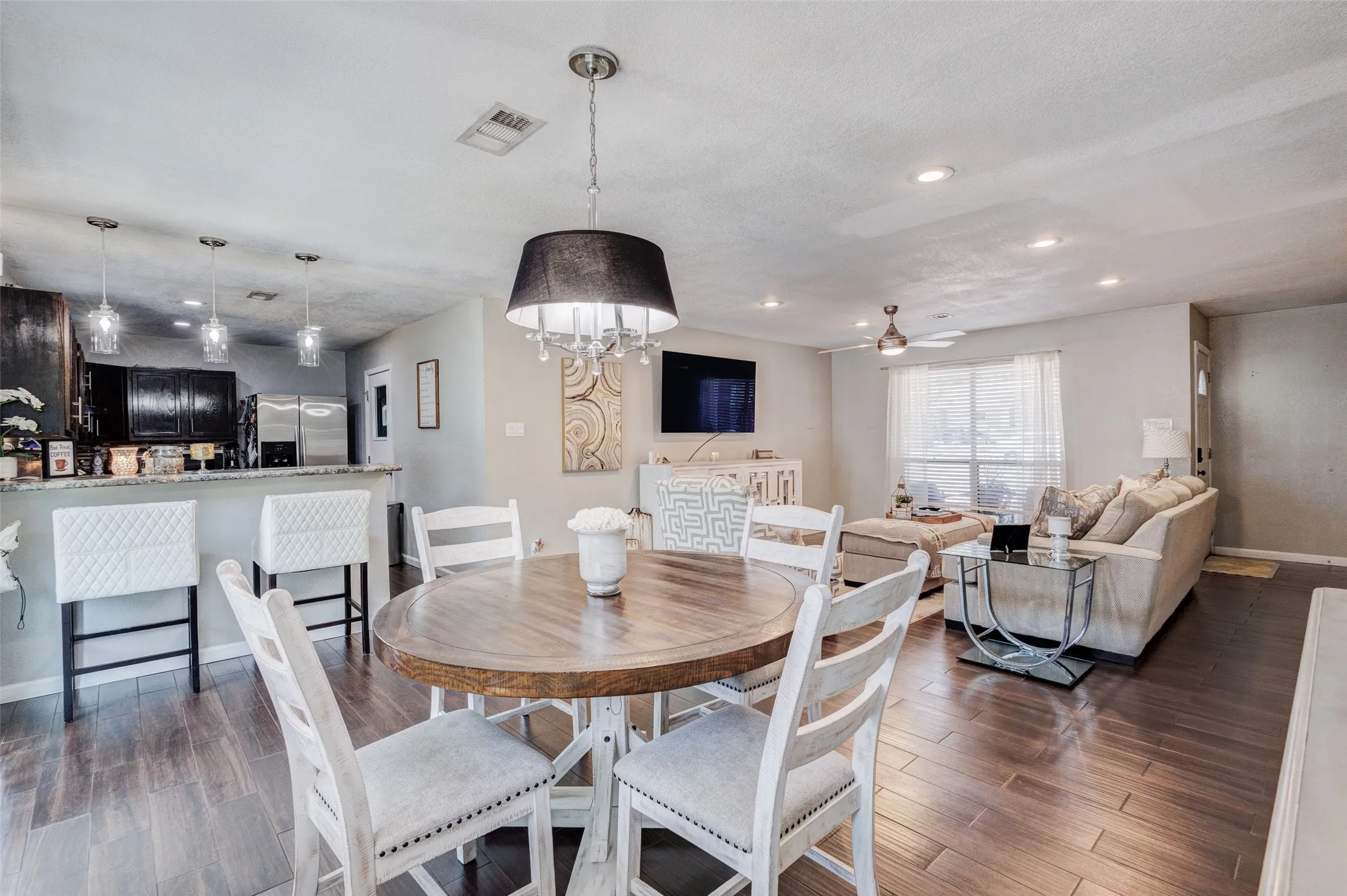 Single Family Residence For Sale in Tarrant County , 64 Somerset Terrace, Bedford, Texas 76022, 3 Bedroom, 2 Bathroom, 2 Garage spaces, 1,363 Sqft, built in 1959, mls#21357117, Real Estate Agent in Bedford, Homes For Sale in Tarrant county, Homes For Sale in Bedford, Realtor in Bedford Texas, Real Estate Brokerage Independent Realty Texas, Luminita Cordes Realtor