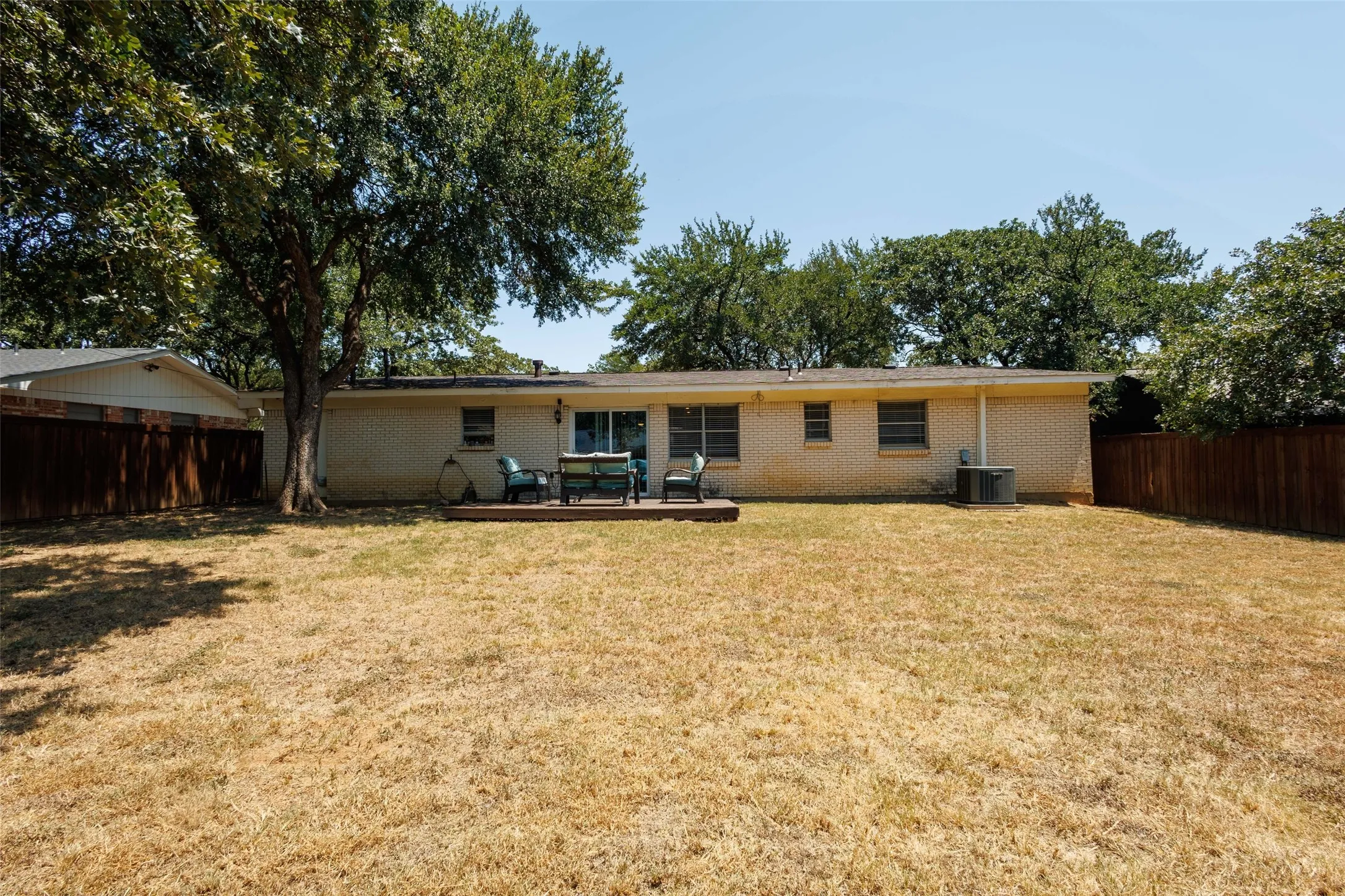 Single Family Residence For Sale in Tarrant County , 64 Somerset Terrace, Bedford, Texas 76022, 3 Bedroom, 2 Bathroom, 2 Garage spaces, 1,363 Sqft, built in 1959, mls#21357117, Real Estate Agent in Bedford, Homes For Sale in Tarrant county, Homes For Sale in Bedford, Realtor in Bedford Texas, Real Estate Brokerage Independent Realty Texas, Luminita Cordes Realtor