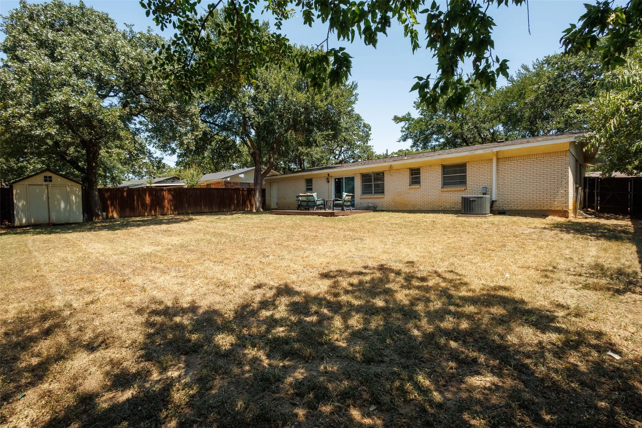 Single Family Residence For Sale in Tarrant County , 64 Somerset Terrace, Bedford, Texas 76022, 3 Bedroom, 2 Bathroom, 2 Garage spaces, 1,363 Sqft, built in 1959, mls#21357117, Real Estate Agent in Bedford, Homes For Sale in Tarrant county, Homes For Sale in Bedford, Realtor in Bedford Texas, Real Estate Brokerage Independent Realty Texas, Luminita Cordes Realtor