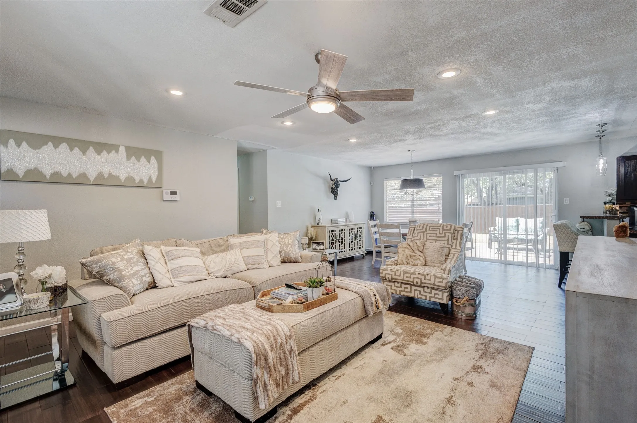 Single Family Residence For Sale in Tarrant County , 64 Somerset Terrace, Bedford, Texas 76022, 3 Bedroom, 2 Bathroom, 2 Garage spaces, 1,363 Sqft, built in 1959, mls#21357117, Real Estate Agent in Bedford, Homes For Sale in Tarrant county, Homes For Sale in Bedford, Realtor in Bedford Texas, Real Estate Brokerage Independent Realty Texas, Luminita Cordes Realtor