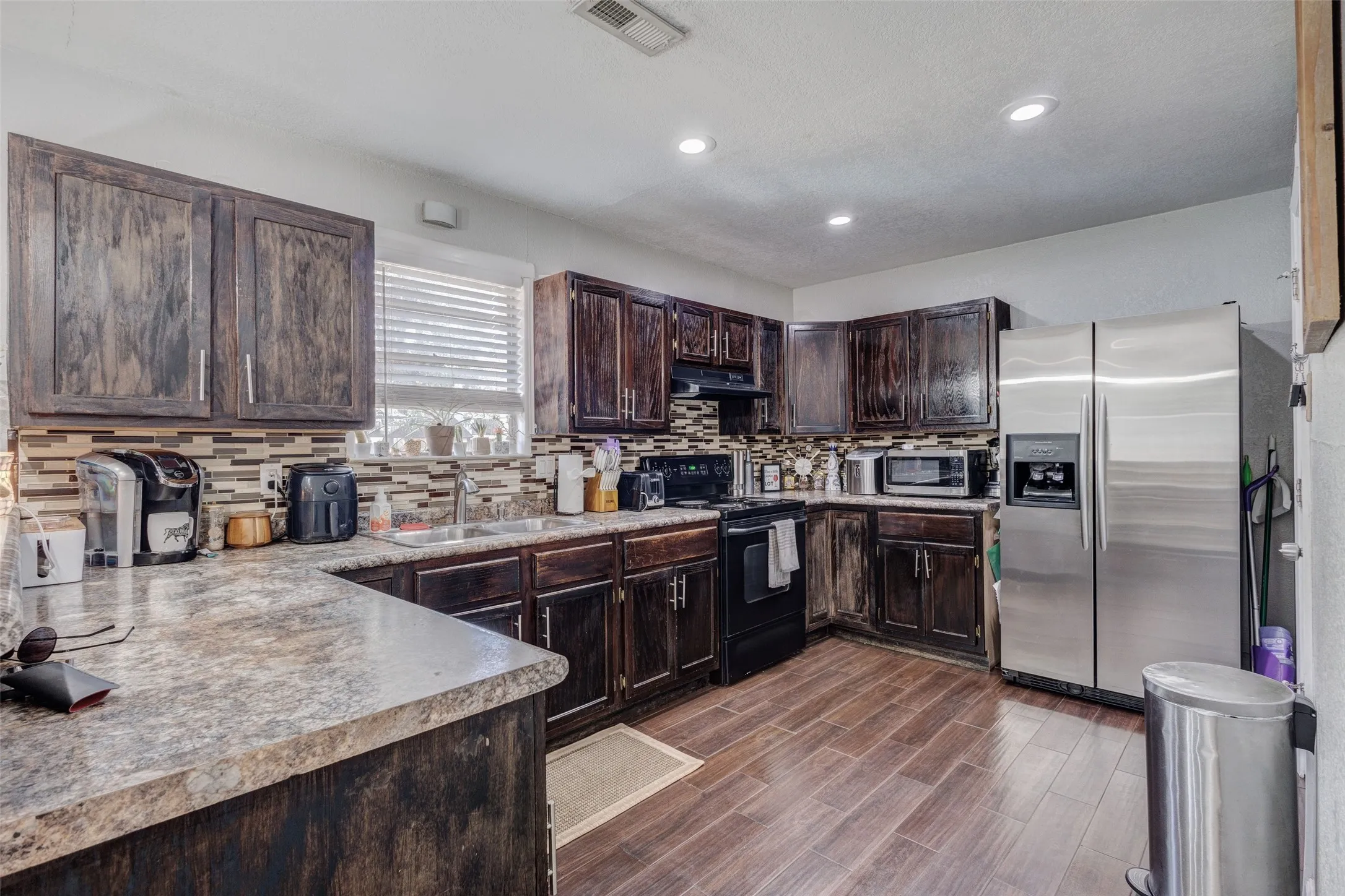 Single Family Residence For Sale in Tarrant County , 64 Somerset Terrace, Bedford, Texas 76022, 3 Bedroom, 2 Bathroom, 2 Garage spaces, 1,363 Sqft, built in 1959, mls#21357117, Real Estate Agent in Bedford, Homes For Sale in Tarrant county, Homes For Sale in Bedford, Realtor in Bedford Texas, Real Estate Brokerage Independent Realty Texas, Luminita Cordes Realtor