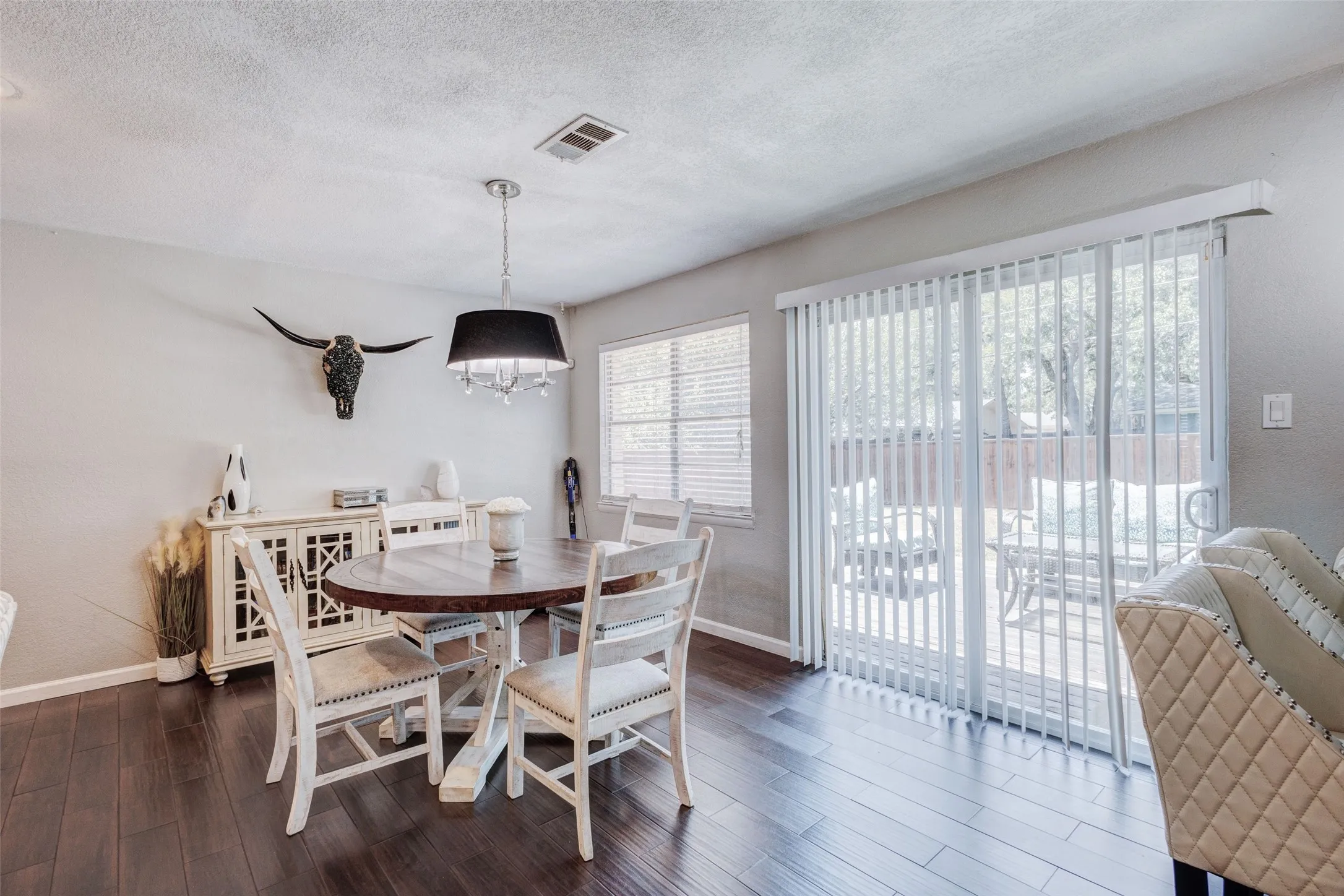 Single Family Residence For Sale in Tarrant County , 64 Somerset Terrace, Bedford, Texas 76022, 3 Bedroom, 2 Bathroom, 2 Garage spaces, 1,363 Sqft, built in 1959, mls#21357117, Real Estate Agent in Bedford, Homes For Sale in Tarrant county, Homes For Sale in Bedford, Realtor in Bedford Texas, Real Estate Brokerage Independent Realty Texas, Luminita Cordes Realtor