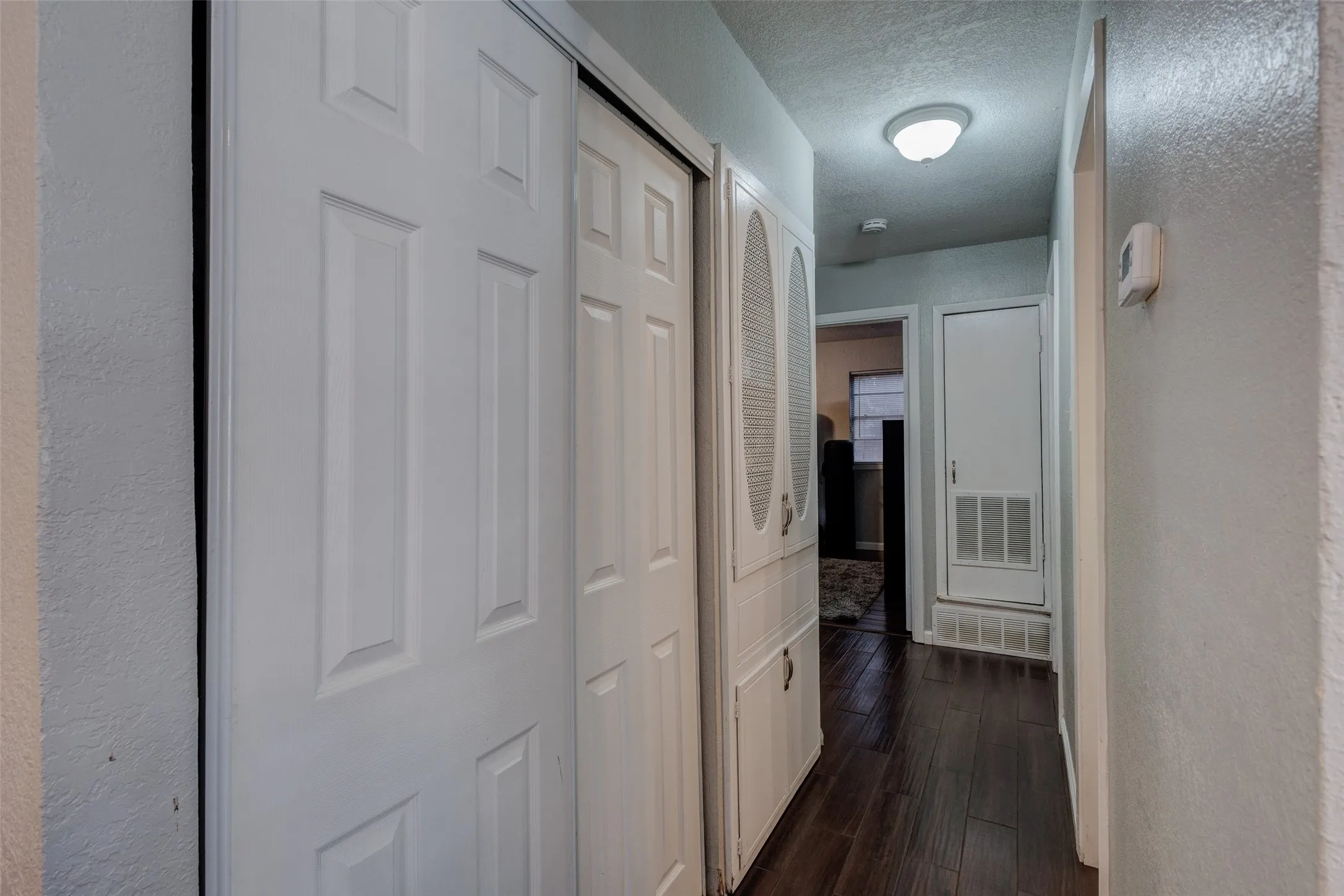 Single Family Residence For Sale in Tarrant County , 64 Somerset Terrace, Bedford, Texas 76022, 3 Bedroom, 2 Bathroom, 2 Garage spaces, 1,363 Sqft, built in 1959, mls#21357117, Real Estate Agent in Bedford, Homes For Sale in Tarrant county, Homes For Sale in Bedford, Realtor in Bedford Texas, Real Estate Brokerage Independent Realty Texas, Luminita Cordes Realtor