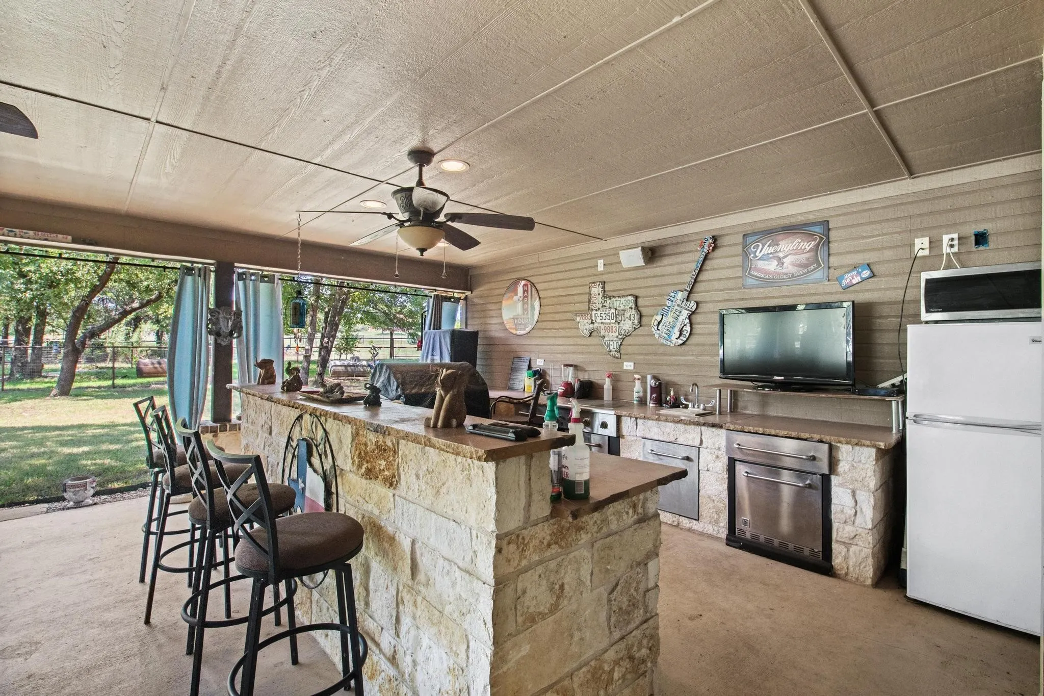 Single Family Residence For Sale in Parker County , 112 Knight Court, Springtown, Texas 76082, 3 Bedroom, 2 Bathroom, 2 Garage spaces, 2,195 Sqft, built in 2010, mls#21357248, Real Estate Agent in Springtown, Homes For Sale in Parker county, Homes For Sale in Springtown, Realtor in Springtown Texas, Real Estate Brokerage Independent Realty Texas, Luminita Cordes Realtor