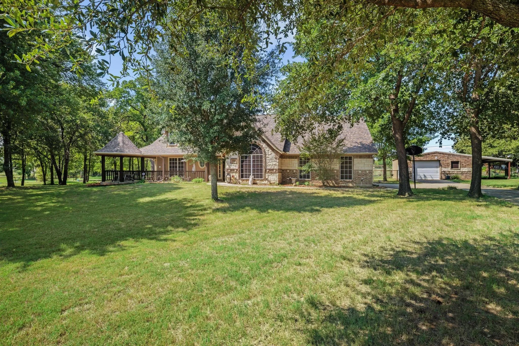 Single Family Residence For Sale in Parker County , 112 Knight Court, Springtown, Texas 76082, 3 Bedroom, 2 Bathroom, 2 Garage spaces, 2,195 Sqft, built in 2010, mls#21357248, Real Estate Agent in Springtown, Homes For Sale in Parker county, Homes For Sale in Springtown, Realtor in Springtown Texas, Real Estate Brokerage Independent Realty Texas, Luminita Cordes Realtor