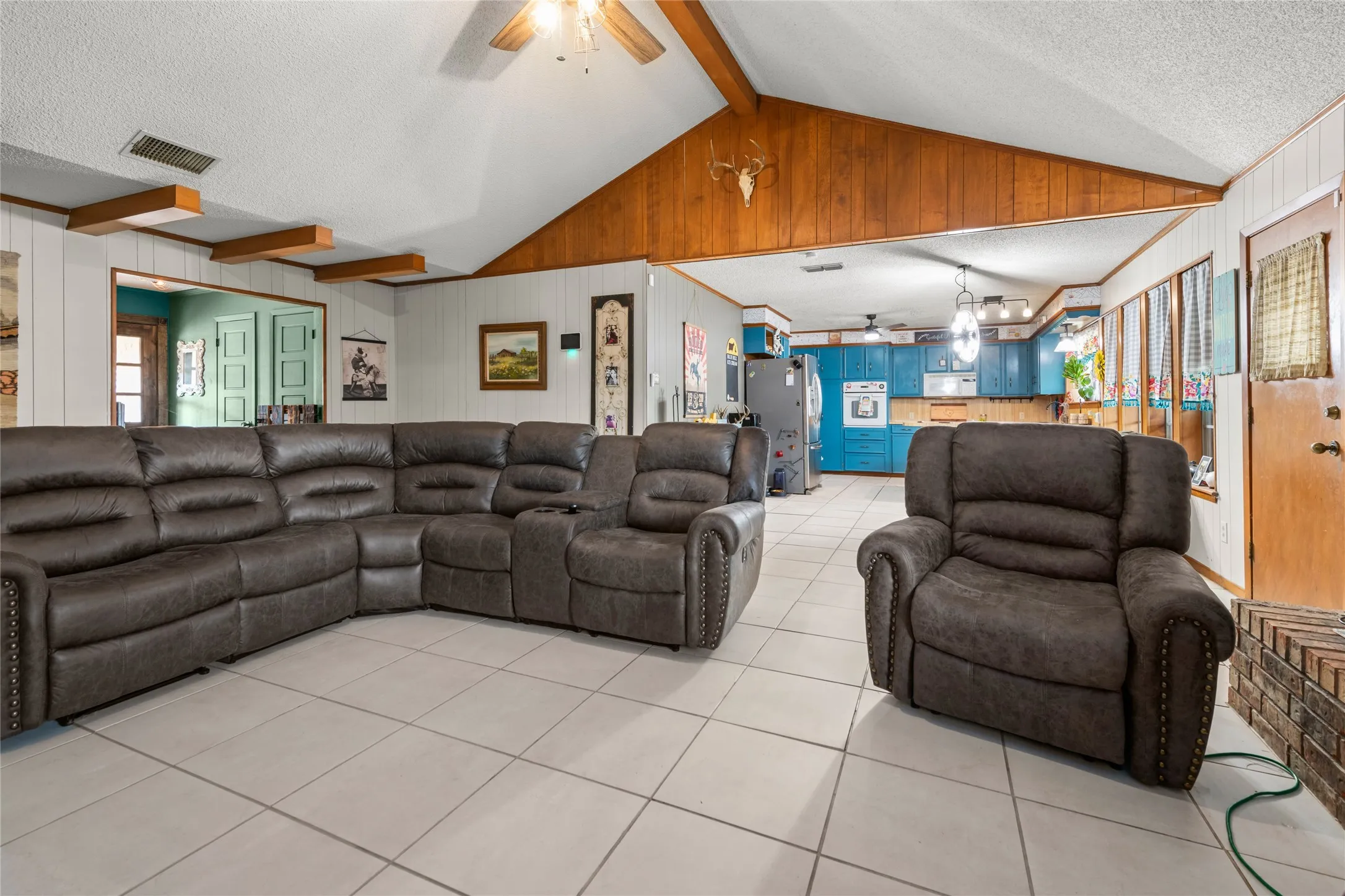 Single Family Residence For Sale in Taylor County , 1017 Chriswood Drive, Abilene, Texas 79601, 3 Bedroom, 2 Bathroom, 2 Garage spaces, 1,735 Sqft, built in 1976, mls#21357192, Real Estate Agent in Abilene, Homes For Sale in Taylor county, Homes For Sale in Abilene, Realtor in Abilene Texas, Real Estate Brokerage Independent Realty Texas, Luminita Cordes Realtor