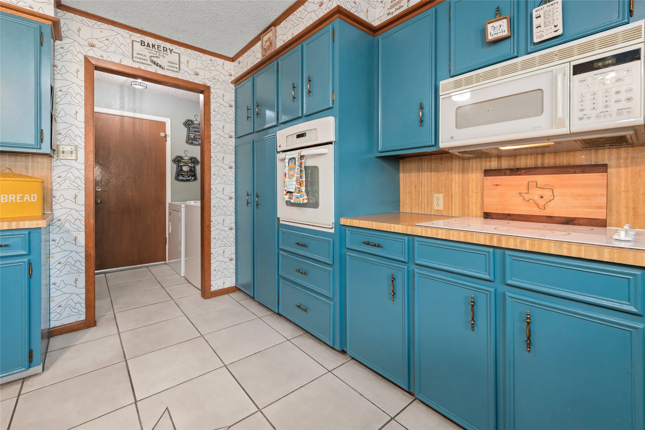 Single Family Residence For Sale in Taylor County , 1017 Chriswood Drive, Abilene, Texas 79601, 3 Bedroom, 2 Bathroom, 2 Garage spaces, 1,735 Sqft, built in 1976, mls#21357192, Real Estate Agent in Abilene, Homes For Sale in Taylor county, Homes For Sale in Abilene, Realtor in Abilene Texas, Real Estate Brokerage Independent Realty Texas, Luminita Cordes Realtor
