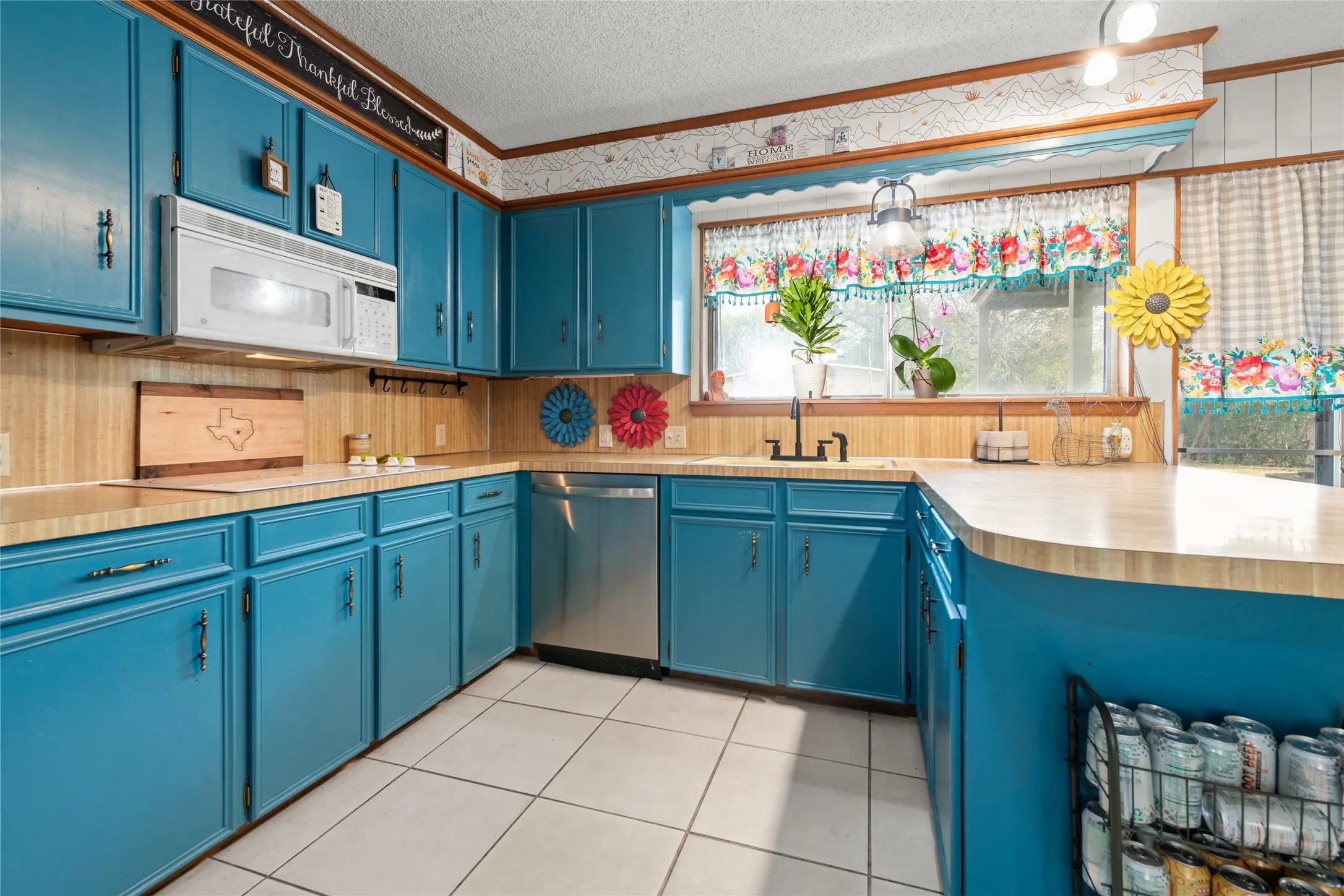 Single Family Residence For Sale in Taylor County , 1017 Chriswood Drive, Abilene, Texas 79601, 3 Bedroom, 2 Bathroom, 2 Garage spaces, 1,735 Sqft, built in 1976, mls#21357192, Real Estate Agent in Abilene, Homes For Sale in Taylor county, Homes For Sale in Abilene, Realtor in Abilene Texas, Real Estate Brokerage Independent Realty Texas, Luminita Cordes Realtor