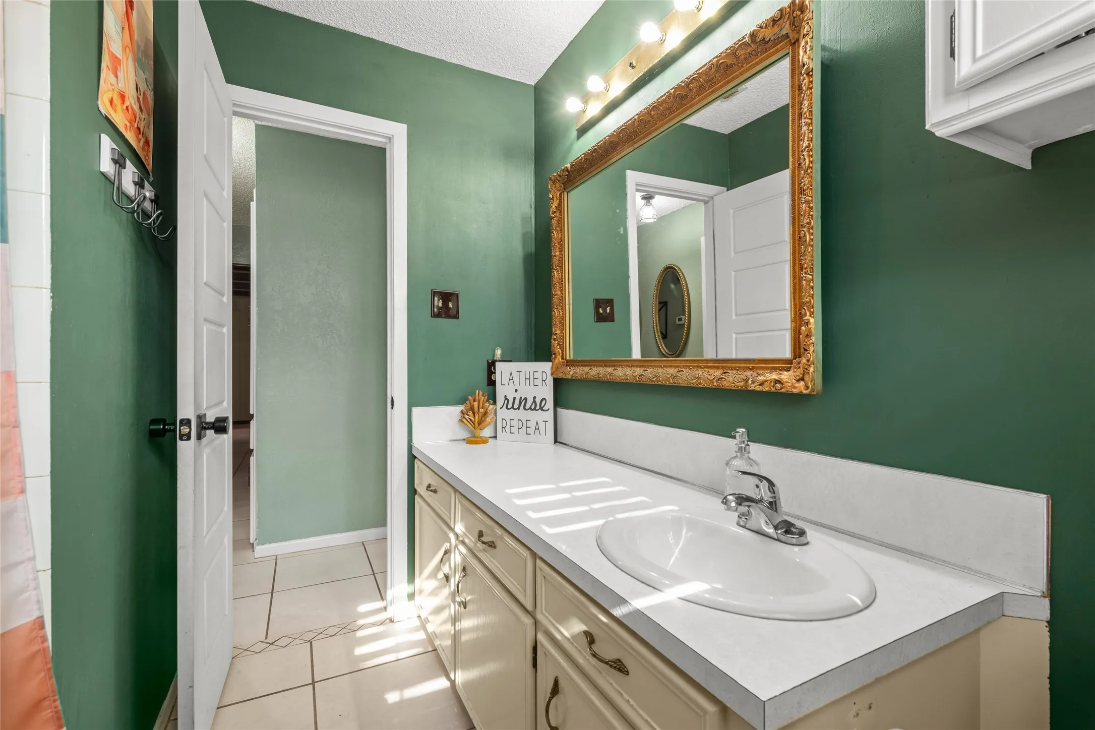 Single Family Residence For Sale in Taylor County , 1017 Chriswood Drive, Abilene, Texas 79601, 3 Bedroom, 2 Bathroom, 2 Garage spaces, 1,735 Sqft, built in 1976, mls#21357192, Real Estate Agent in Abilene, Homes For Sale in Taylor county, Homes For Sale in Abilene, Realtor in Abilene Texas, Real Estate Brokerage Independent Realty Texas, Luminita Cordes Realtor