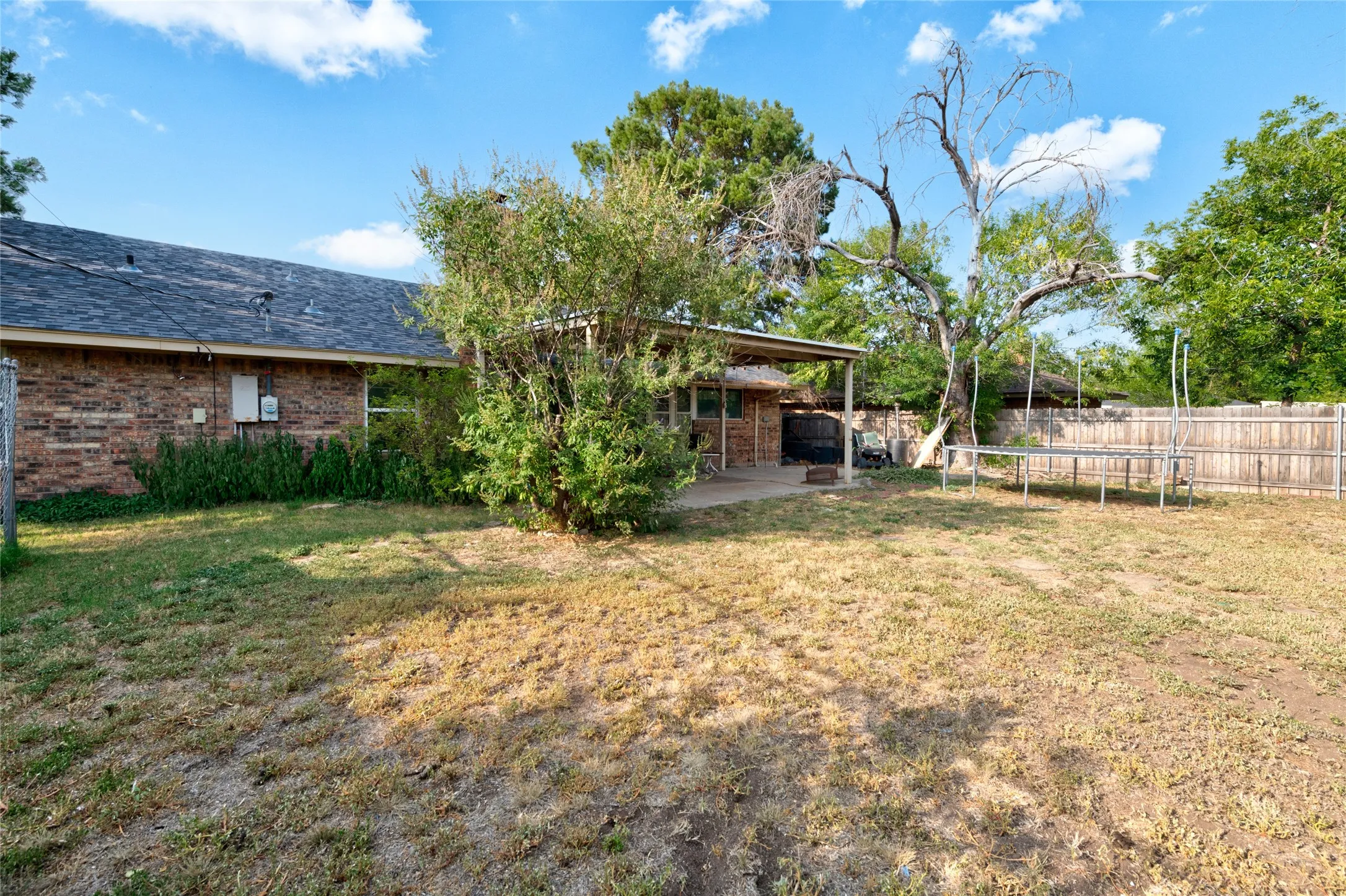 Single Family Residence For Sale in Taylor County , 1017 Chriswood Drive, Abilene, Texas 79601, 3 Bedroom, 2 Bathroom, 2 Garage spaces, 1,735 Sqft, built in 1976, mls#21357192, Real Estate Agent in Abilene, Homes For Sale in Taylor county, Homes For Sale in Abilene, Realtor in Abilene Texas, Real Estate Brokerage Independent Realty Texas, Luminita Cordes Realtor