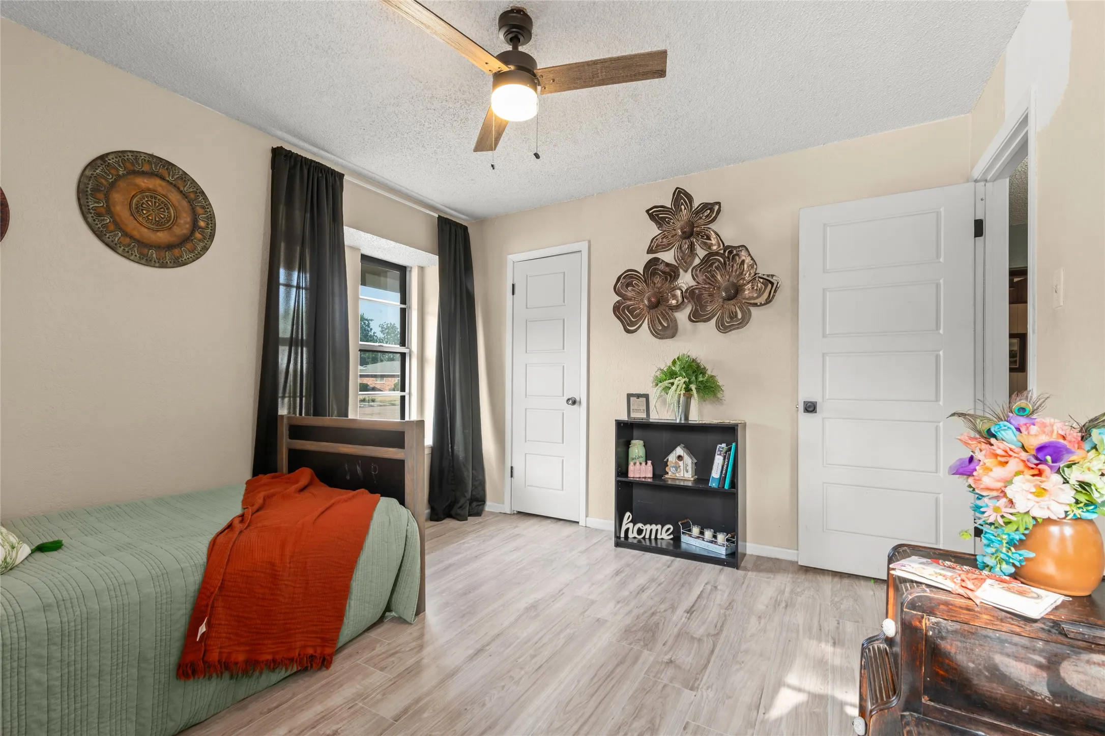 Single Family Residence For Sale in Taylor County , 1017 Chriswood Drive, Abilene, Texas 79601, 3 Bedroom, 2 Bathroom, 2 Garage spaces, 1,735 Sqft, built in 1976, mls#21357192, Real Estate Agent in Abilene, Homes For Sale in Taylor county, Homes For Sale in Abilene, Realtor in Abilene Texas, Real Estate Brokerage Independent Realty Texas, Luminita Cordes Realtor