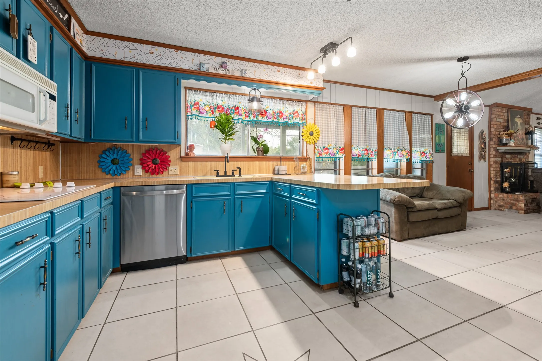 Single Family Residence For Sale in Taylor County , 1017 Chriswood Drive, Abilene, Texas 79601, 3 Bedroom, 2 Bathroom, 2 Garage spaces, 1,735 Sqft, built in 1976, mls#21357192, Real Estate Agent in Abilene, Homes For Sale in Taylor county, Homes For Sale in Abilene, Realtor in Abilene Texas, Real Estate Brokerage Independent Realty Texas, Luminita Cordes Realtor