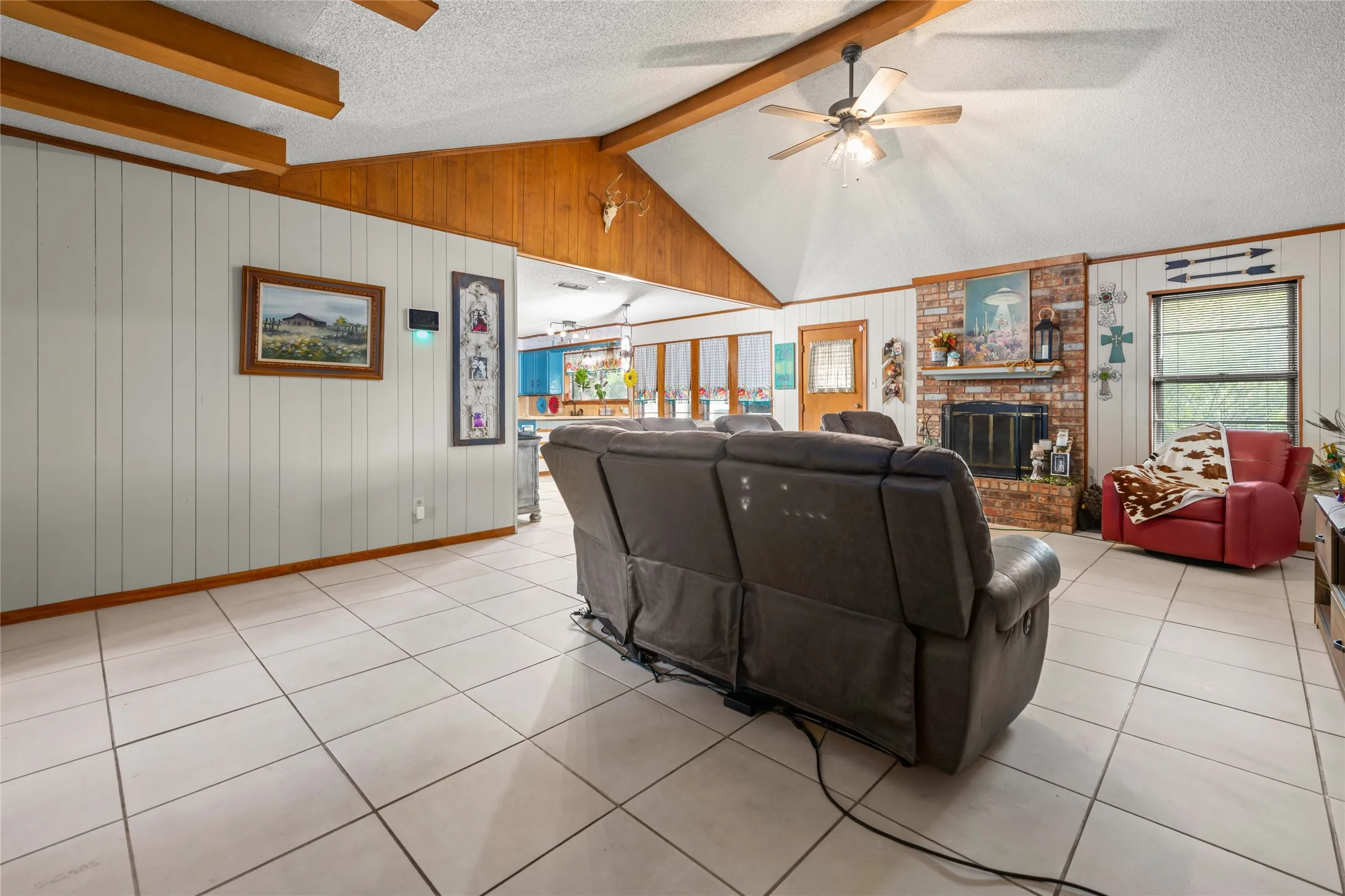 Single Family Residence For Sale in Taylor County , 1017 Chriswood Drive, Abilene, Texas 79601, 3 Bedroom, 2 Bathroom, 2 Garage spaces, 1,735 Sqft, built in 1976, mls#21357192, Real Estate Agent in Abilene, Homes For Sale in Taylor county, Homes For Sale in Abilene, Realtor in Abilene Texas, Real Estate Brokerage Independent Realty Texas, Luminita Cordes Realtor