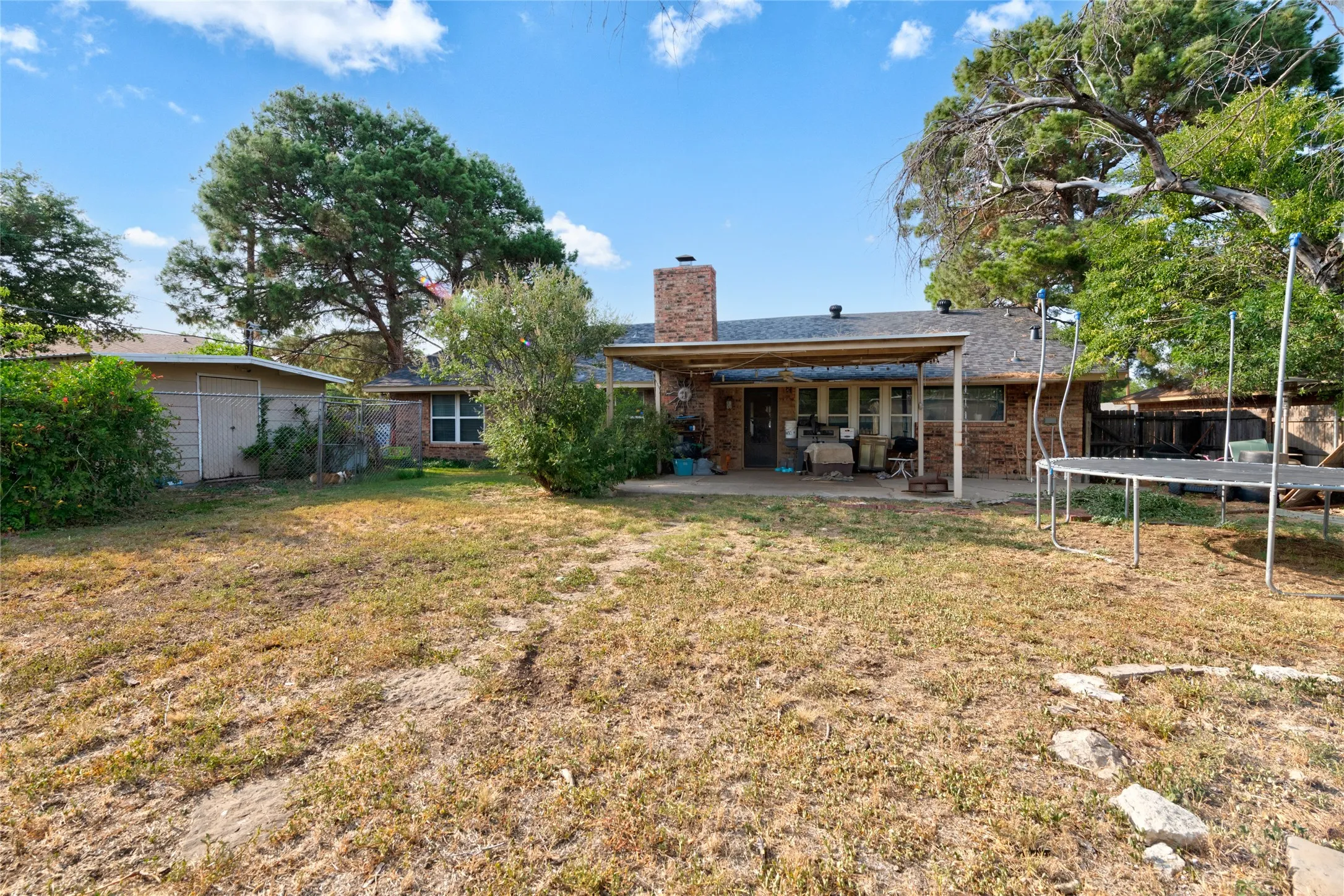 Single Family Residence For Sale in Taylor County , 1017 Chriswood Drive, Abilene, Texas 79601, 3 Bedroom, 2 Bathroom, 2 Garage spaces, 1,735 Sqft, built in 1976, mls#21357192, Real Estate Agent in Abilene, Homes For Sale in Taylor county, Homes For Sale in Abilene, Realtor in Abilene Texas, Real Estate Brokerage Independent Realty Texas, Luminita Cordes Realtor