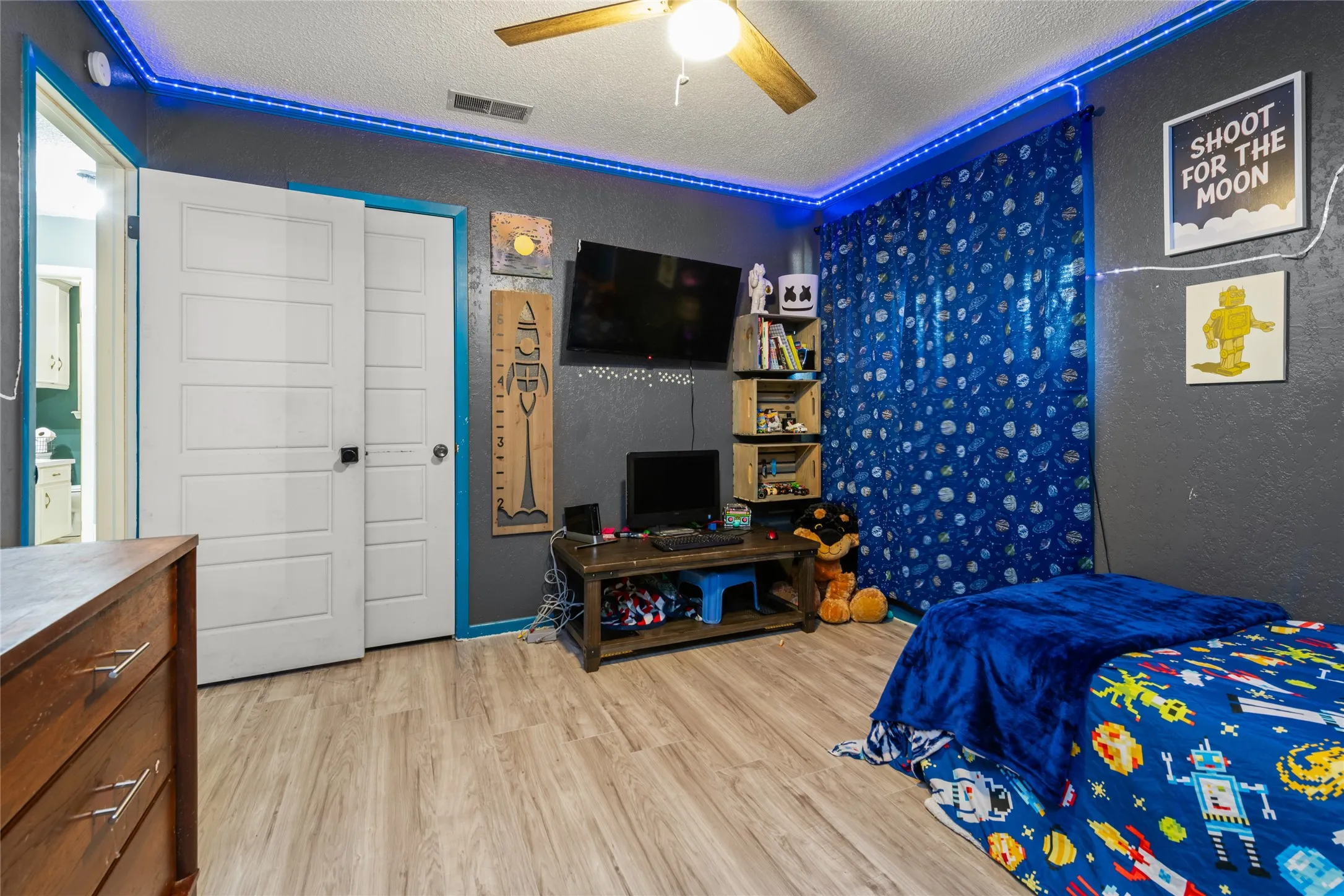 Single Family Residence For Sale in Taylor County , 1017 Chriswood Drive, Abilene, Texas 79601, 3 Bedroom, 2 Bathroom, 2 Garage spaces, 1,735 Sqft, built in 1976, mls#21357192, Real Estate Agent in Abilene, Homes For Sale in Taylor county, Homes For Sale in Abilene, Realtor in Abilene Texas, Real Estate Brokerage Independent Realty Texas, Luminita Cordes Realtor