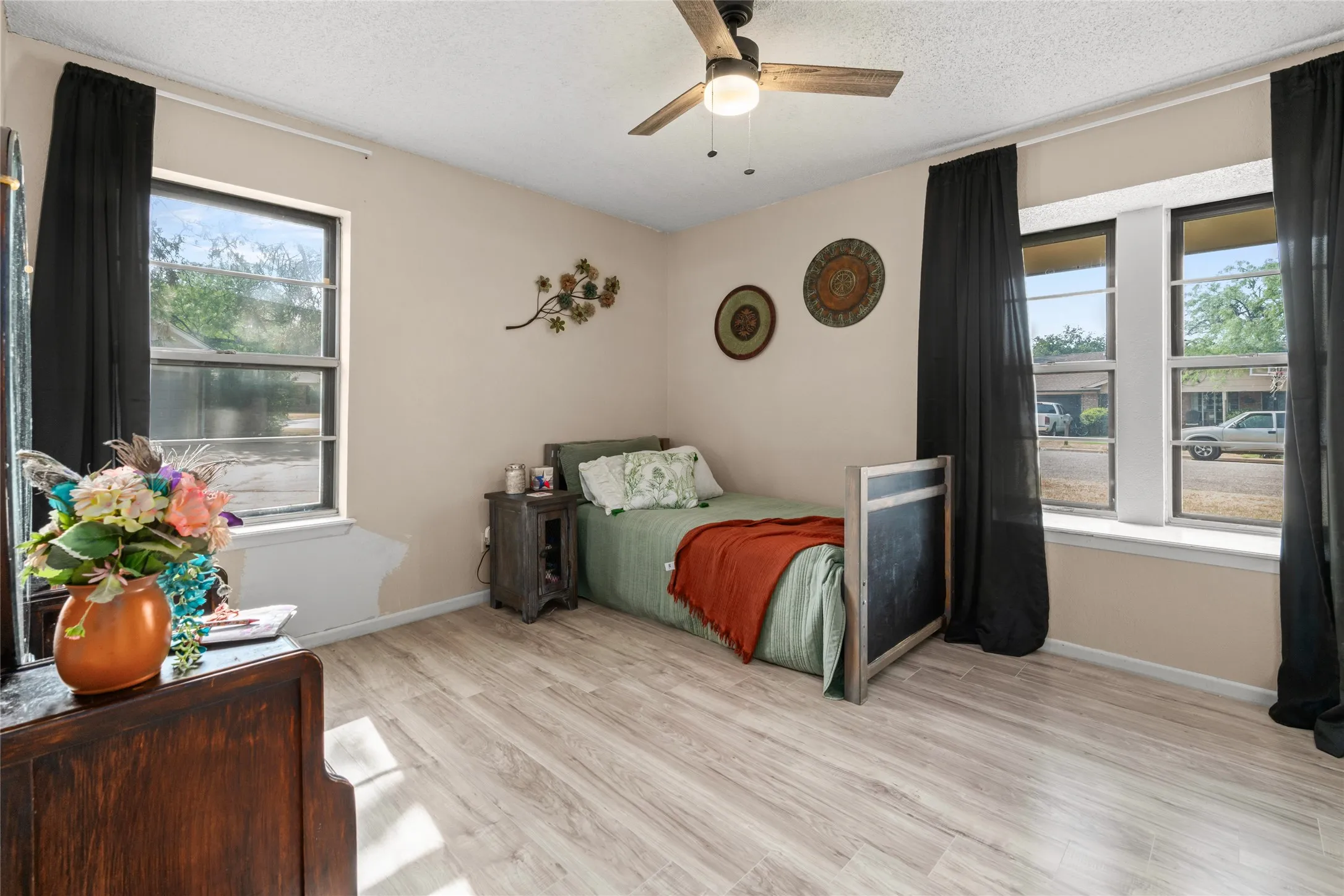 Single Family Residence For Sale in Taylor County , 1017 Chriswood Drive, Abilene, Texas 79601, 3 Bedroom, 2 Bathroom, 2 Garage spaces, 1,735 Sqft, built in 1976, mls#21357192, Real Estate Agent in Abilene, Homes For Sale in Taylor county, Homes For Sale in Abilene, Realtor in Abilene Texas, Real Estate Brokerage Independent Realty Texas, Luminita Cordes Realtor